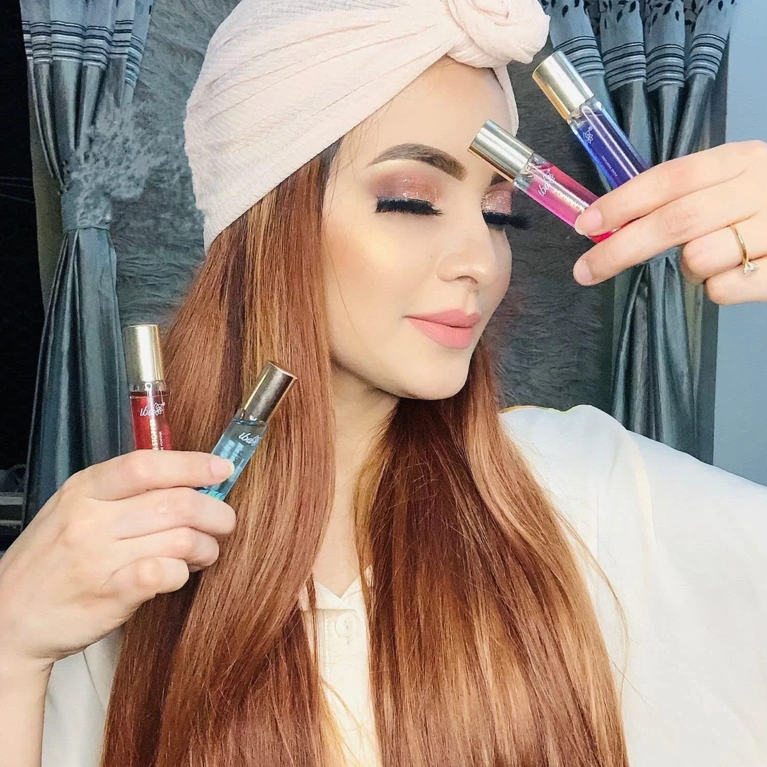 ست هدیه عطر زنانه ایبا (4 * 10 میلی لیتر) رایحه لوکس آکوا، میوه ای، گلی، چوبی، مشک و ادویه ای با ماندگاری طولانی | ست عطر رولی | بدون الکل ست هدیه عطر زنانه ایبا (4 * 10 میلی لیتر) رایحه لوکس آکوا، میوه ای، گلی، چوبی، مشک و ادویه ای با ماندگاری طولانی | ست عطر رولی | بدون الکل