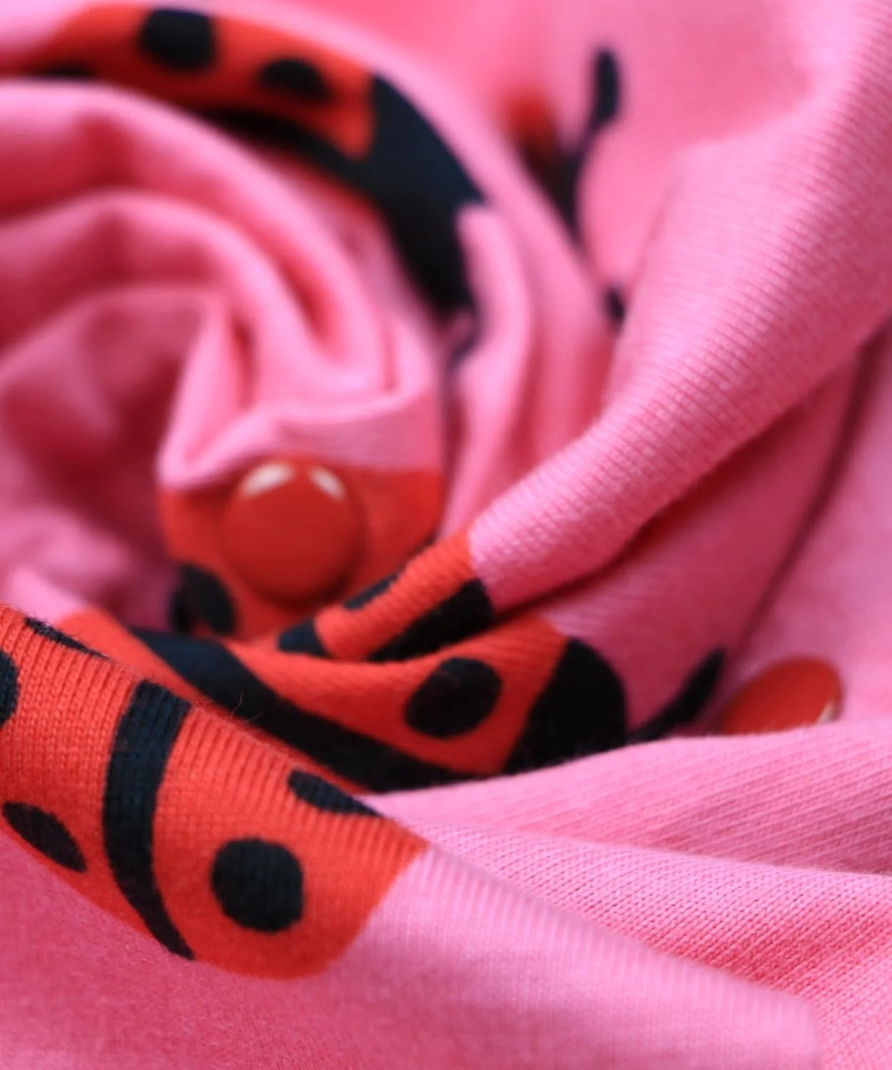 رامپر نوزادی کیدی بامز، طرح کفشدوزک، یقه گرد، پارچه نرم 100% پنبه، بادی آستین چین دار، لباس راحت نوزاد، لباس یکسره برای نوزاد دختر (0-12 ماه)