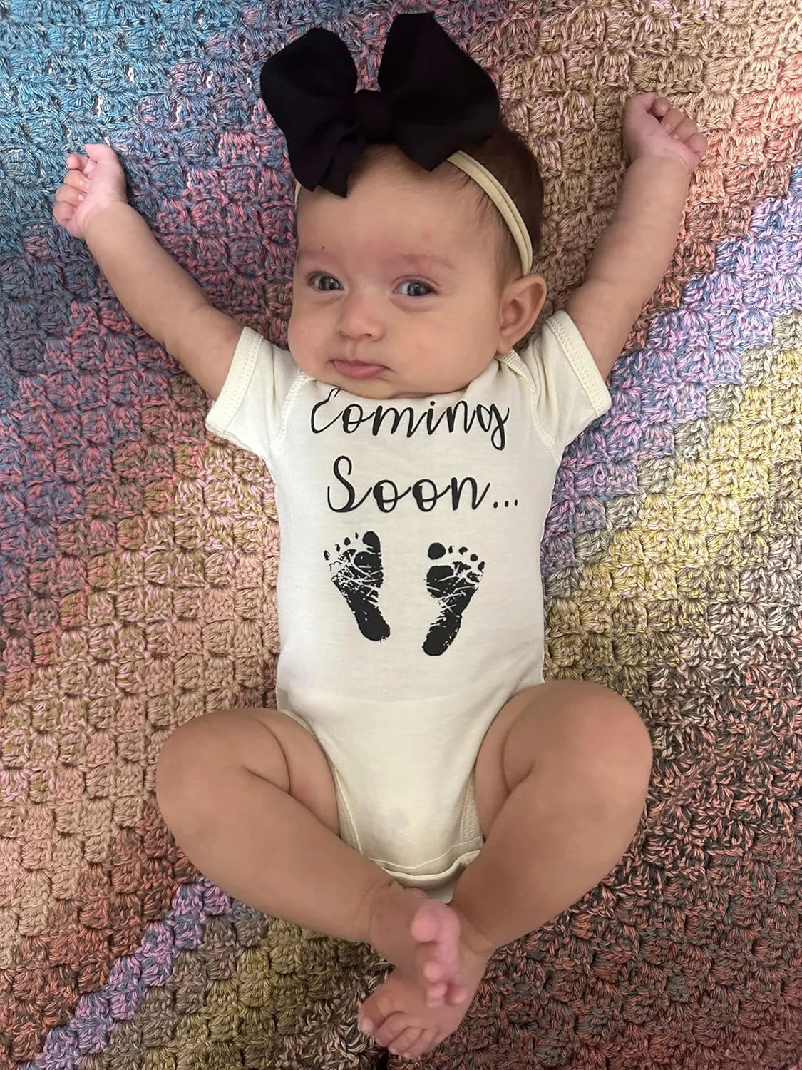 به زودی... بادی نوزادی طرح پاهای کودک برای اعلام بارداری اینک ترندز به زودی... بادی نوزادی طرح پاهای کودک برای اعلام بارداری اینک ترندز