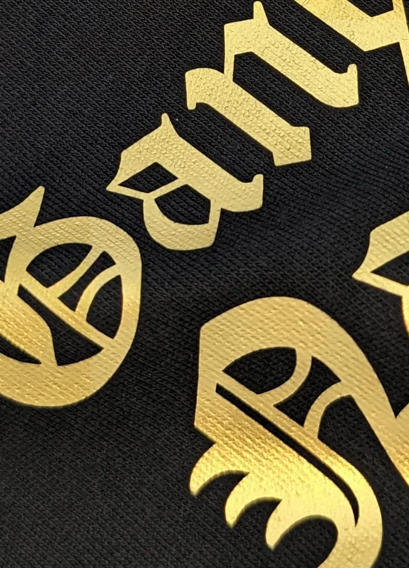 سرهمی نوزادی فانتزی BABY MOO'S طرح Gangsta Napper مناسب پسران و دختران | جلیقه نوزادی طرح رپ هیپ هاپ / لباس بادی خنثی مشکی و طلایی - هدیه نوزاد، دوقلو، هدیه والدین باحال - ساخت انگلستان (0-3 ماه)