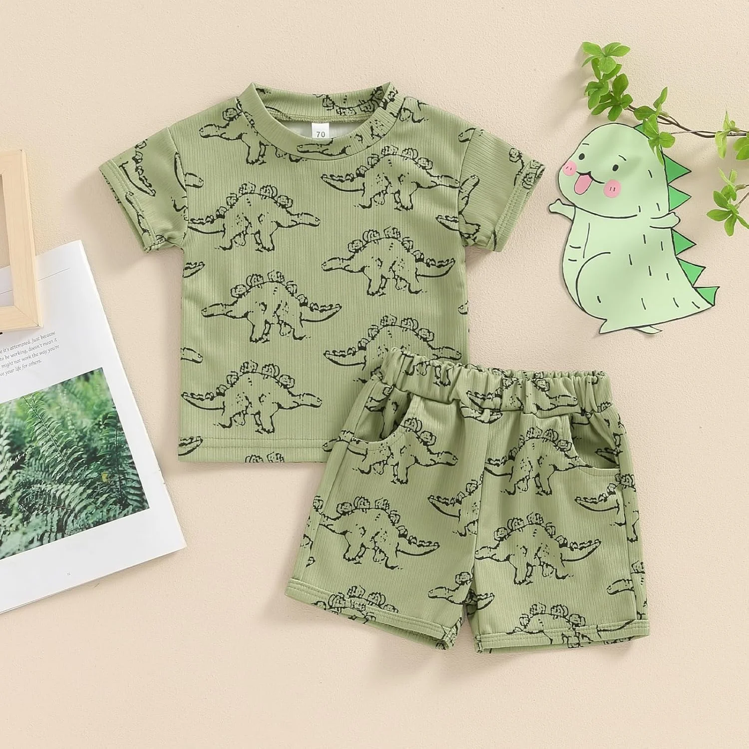 ست لباس تابستانی پسرانه شامل تیشرت آستین کوتاه طرح دایناسور و شلوارک کارتونی