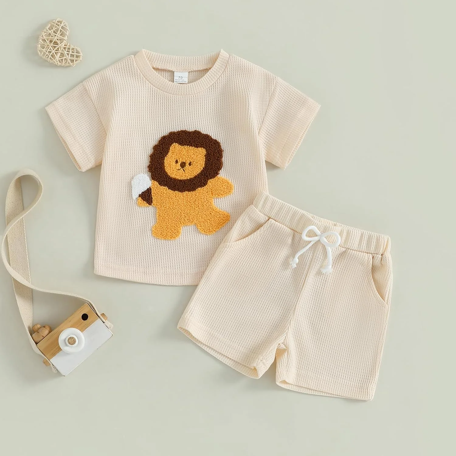 ست لباس بچه گانه پسرانه MAHUAOYIXI، مناسب بهار و تابستان، طرح وافل، آستین کوتاه، یقه گرد، تیشرت با گلدوزی شیر و شلوارک کمر کشی، ست 2 تکه لباس ورزشی برای پسر بچه ها