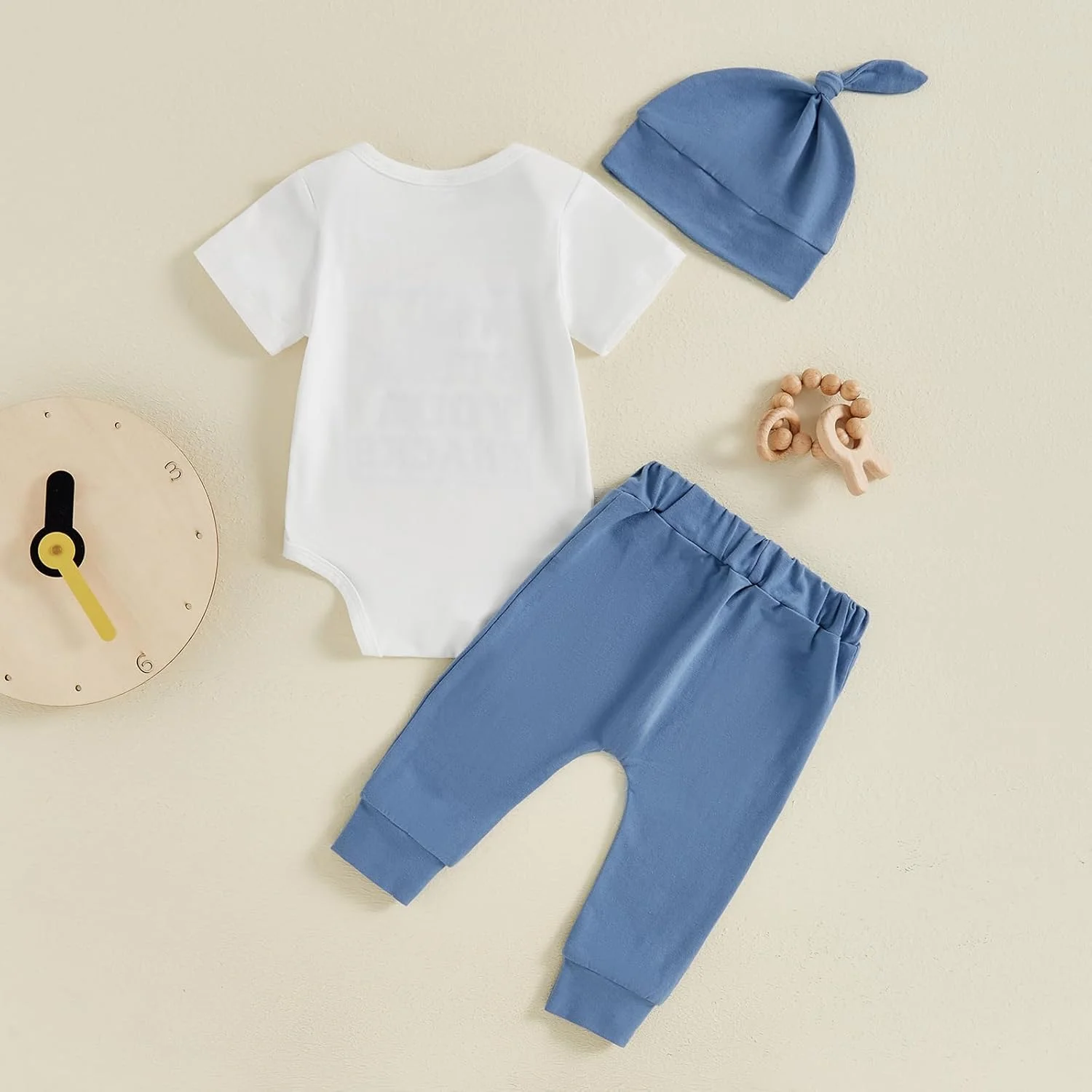 ست لباس نوزادی پسرانه Carolilly، چاپ حروف، آستین کوتاه، رامپر، شلوار و کلاه، 3 تکه