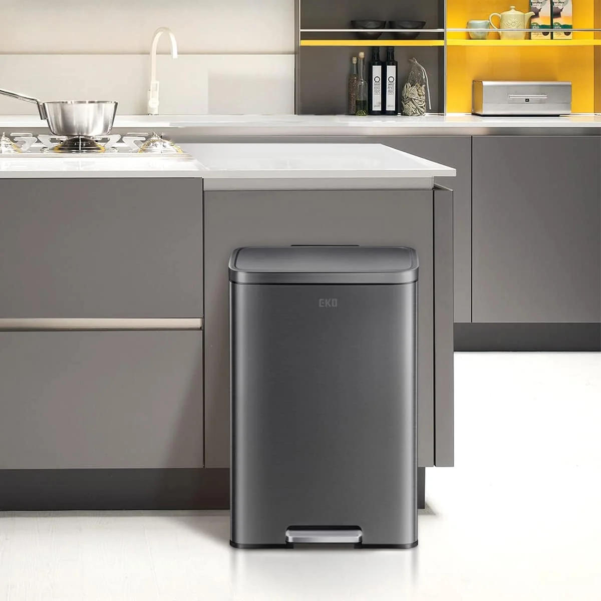 سطل زباله پدالی 50 لیتری ایکو مدل مدیسون مشکی مات با سطل داخلی - مقاوم در برابر اثر انگشت سطل زباله پدالی 50 لیتری ایکو مدل مدیسون مشکی مات با سطل داخلی - مقاوم در برابر اثر انگشت