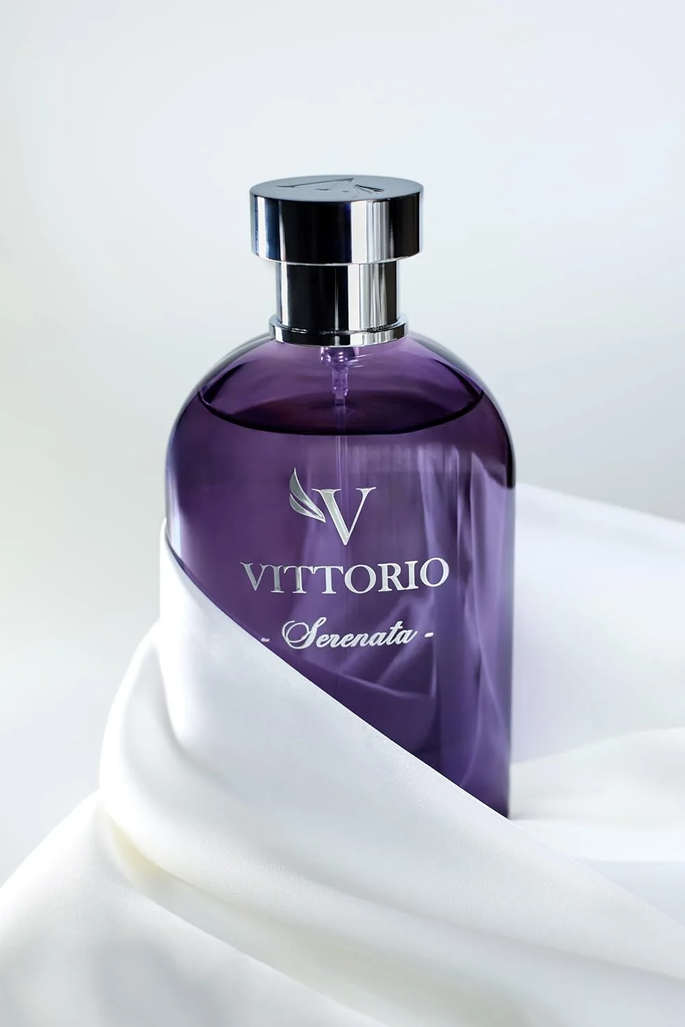 عطر ویتوریو سرناتا унисекс، رایحه گلی گرم و ظریف با پایه مشک نرم، عطر ماندگار برای ظرافت و استایل روزانه، 100 میلی لیتر