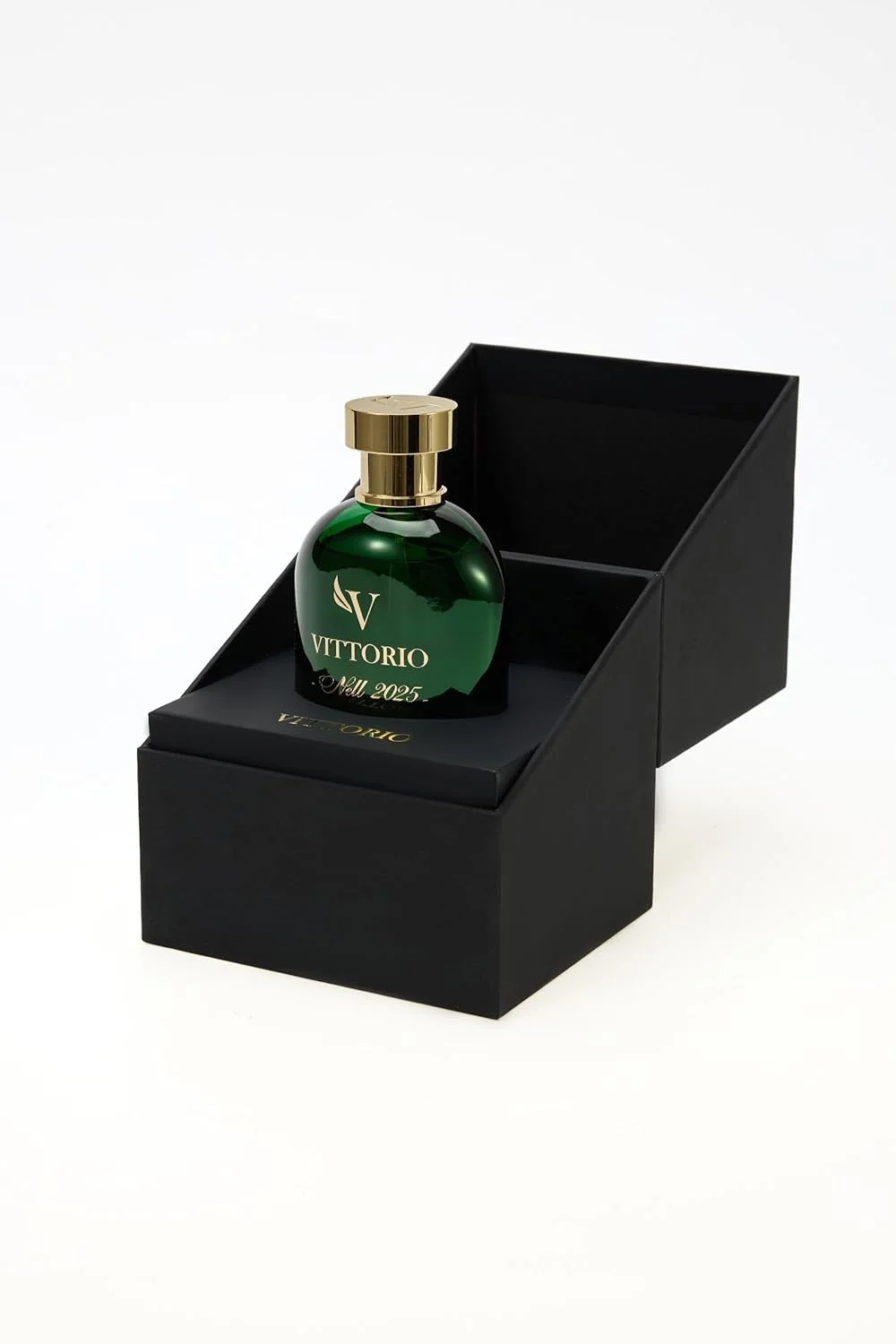 عطر ویتوریو نل 2025 унисекс، رایحه پودری گلی ملایم برای ظرافت لطیف، عطر ماندگار با نت های نرم و رمانتیک، 100 میلی لیتر