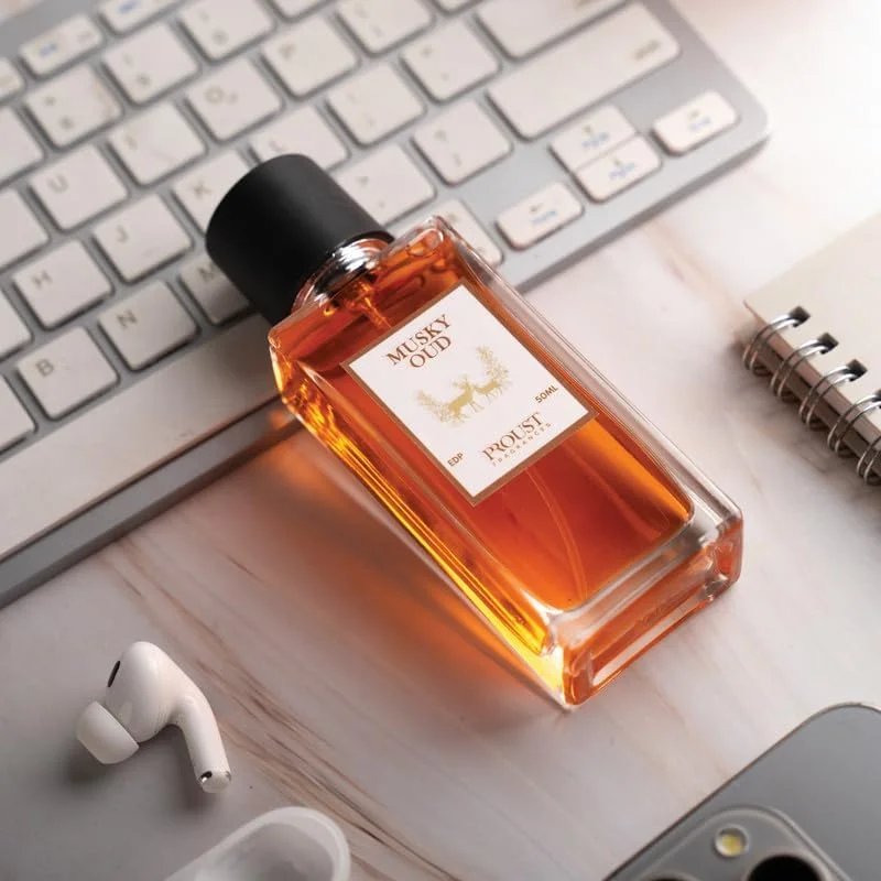 عطر یونیسکس PROUST FRAGRANCES | عطر با ماندگاری طولانی (100 میلی لیتر، مشک عود) عطر یونیسکس PROUST FRAGRANCES | عطر با ماندگاری طولانی (100 میلی لیتر، مشک عود)