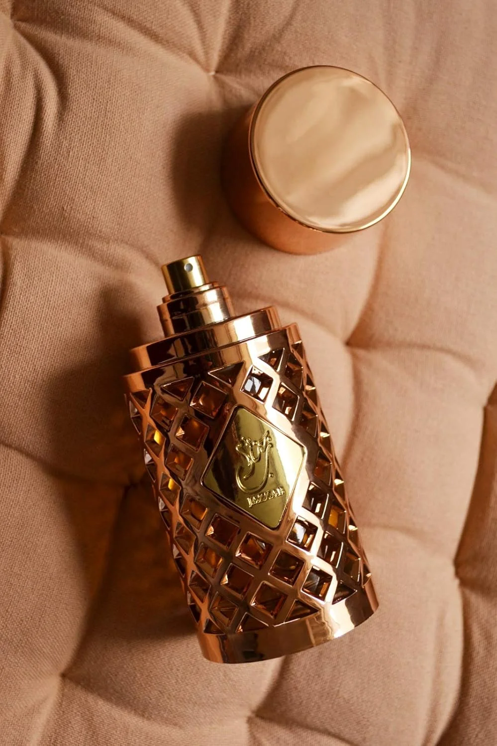عطر زنانه BUSINESS SQUARE BS مدل JAZZAB GOLD حجم 100 میلی لیتر، ادو پرفیوم عربی عود شرقی عطر حلال مشک. رایحه ها: سدر، مرکبات، گل رز، گل ها، فلفل صورتی، گریپ فروت، عود، کهربا، چوبی عطر زنانه BUSINESS SQUARE BS مدل JAZZAB GOLD حجم 100 میلی لیتر، ادو پرفیوم عربی عود شرقی عطر حلال مشک. رایحه ها: سدر، مرکبات، گل رز، گل ها، فلفل صورتی، گریپ فروت، عود، کهربا، چوبی