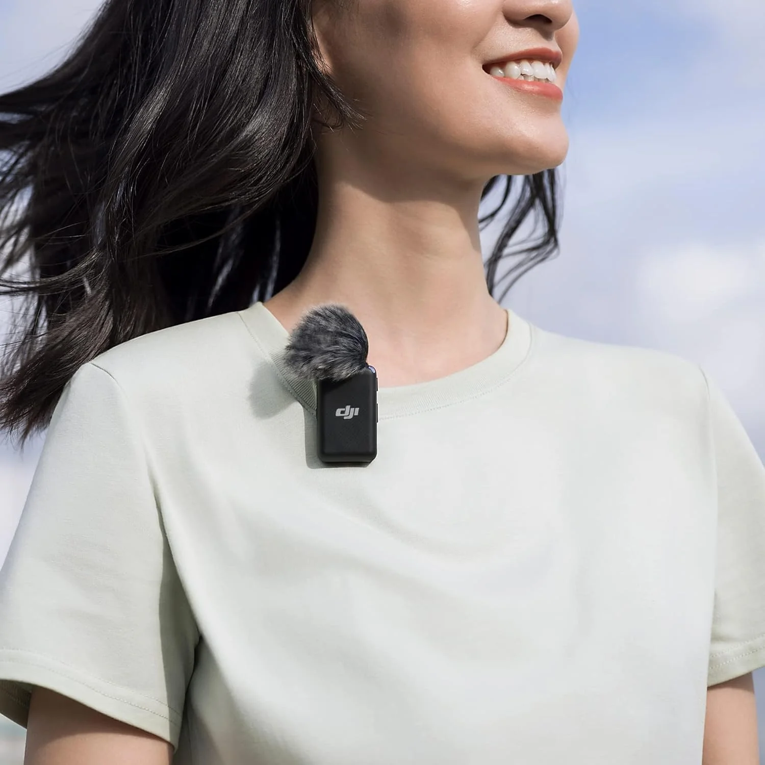 میکروفون DJI Mic (2 TX + 1 RX با محفظه شارژ)، میکروفون یقه ای بی سیم، برد 250 متری، باتری 15 ساعته، میکروفون حذف نویز برای کامپیوتر، آیفون، ولاگ، نسخه امارات میکروفون DJI Mic (2 TX + 1 RX با محفظه شارژ)، میکروفون یقه ای بی سیم، برد 250 متری، باتری 15 ساعته، میکروفون حذف نویز برای کامپیوتر، آیفون، ولاگ، نسخه امارات