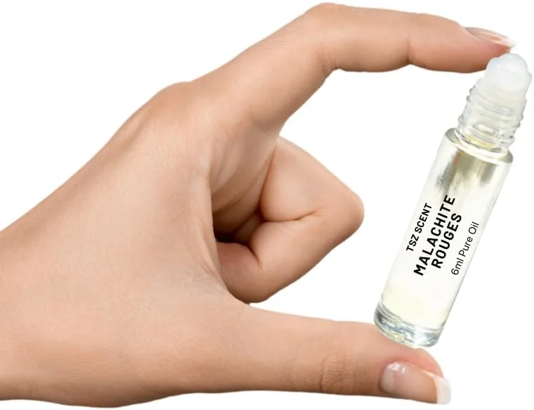 روغن عطر TSZ Scent Malachite Rouges - رایحه ای اگزوتیک و هوس انگیز، مناسب برای آقایان و بانوان، با رایحه های عمیق چوبی و ادویه ای، ماندگاری بالا، 6 میلی لیتر رولی