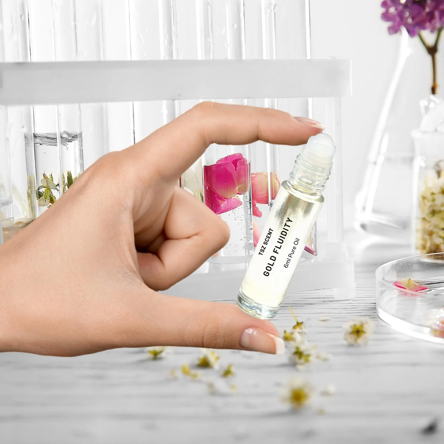 روغن عطر رولی گلد فلویدیتی تی اس زد اسنتس - 6 میلی لیتر - اسانس وانیل کهربایی چوبی - مشابه جنتل فلویدیتی گلد روغن عطر رولی گلد فلویدیتی تی اس زد اسنتس - 6 میلی لیتر - اسانس وانیل کهربایی چوبی - مشابه جنتل فلویدیتی گلد
