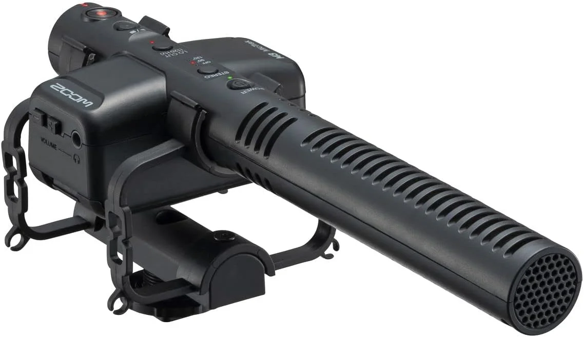 ضبط کننده صدای 2 کاناله Zoom M3 MicTrak - رزولوشن ممیز شناور 32 بیتی، تا 48 کیلوهرتز - کپسول شاتگان به شما امکان می دهد صحنه صدا را با دقت ضبط کنید، جهت دهی قابل تنظیم (Mono/90°/120°) - ضبط استریو، دوگانه مونو یا MR Raw روی کارت SD تا 1 ترابایت - فیلتر بالاگذر - خروجی لاین از طریق 1 عدد مینی جک 3.5 میلی متری برای اتصال به دوربین، خروجی هدفون با کنترل صدا از طریق 1 عدد مینی جک 3.5 میلی متری - عمر باتری تا دو ساعت از طریق 2 باتری AA - حالت میکروفون USB برای Windows/Mac/iOs/Android از طریق اتصال USB-C (ضبط همزمان روی دستگاه امکان پذیر است) - همراه با یک سیستم تعلیق "Hot Shoe" برای نصب روی دوربین، کابل مینی جک استریو و محافظ باد - ابعاد (میلی متر): 201.3 x 71.6 x 38 - وزن: 135 گرم (وزن خالص شامل باتری)