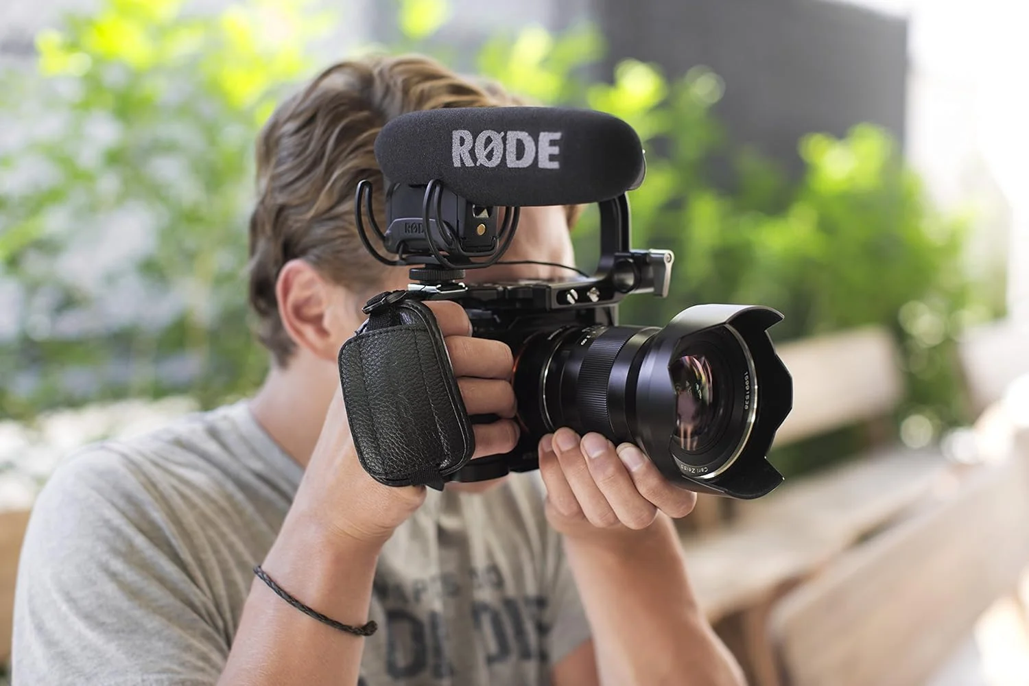 میکروفون شاتگان جهت دار RØDE VideoMic Pro Compact به همراه بادگیر خز مصنوعی Deadcat مدل RODEVMP-RDC میکروفون شاتگان جهت دار RØDE VideoMic Pro Compact به همراه بادگیر خز مصنوعی Deadcat مدل RODEVMP-RDC