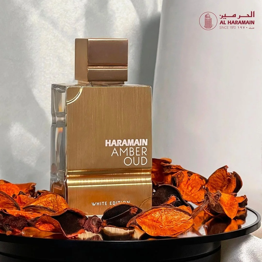 ادکلن اسپری مردانه/زنانه الحرمین Amber Oud White Edition Eau de Parfum حجم 60 میلی لیتر | عطر نیش یونیسکس | عطر گلی شیپر با رایحه ترنج، یاس، رز، مشک، وانیل و وتیور | ساخت امارات متحده عربی ادکلن اسپری مردانه/زنانه الحرمین Amber Oud White Edition Eau de Parfum حجم 60 میلی لیتر | عطر نیش یونیسکس | عطر گلی شیپر با رایحه ترنج، یاس، رز، مشک، وانیل و وتیور | ساخت امارات متحده عربی