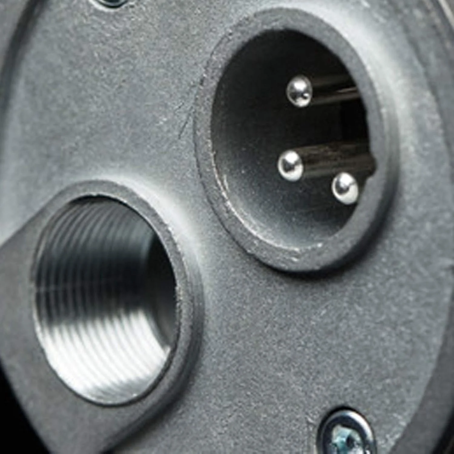 Multi-Pattern Condenser Microphone Multi-Pattern Condenser Microphone