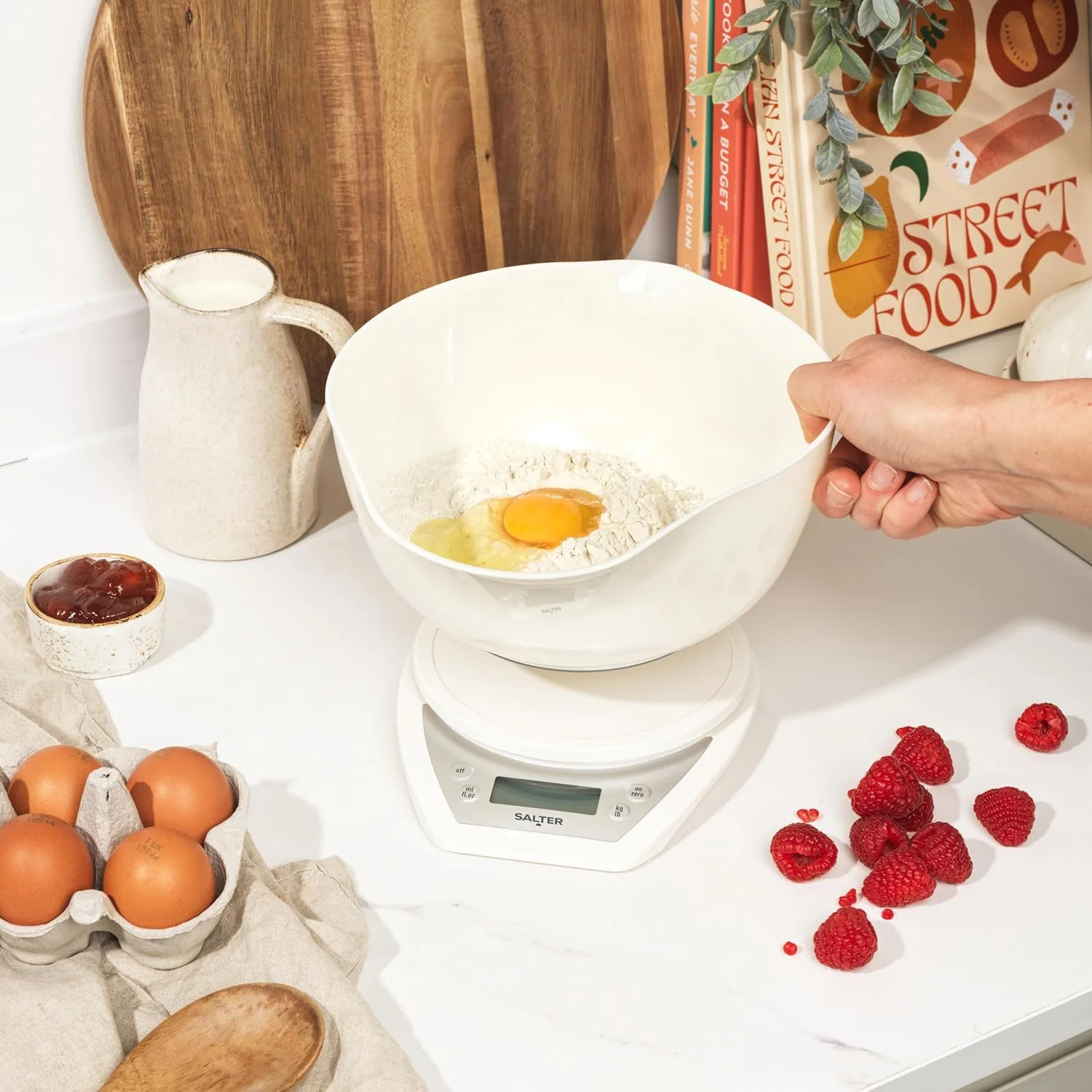 ترازوی آشپزخانه دیجیتال دوگانه Salter 1024 WHDR14 - شامل کاسه مخلوط کن 2 لیتری، دهانه های باریک و پهن برای مواد مرطوب و خشک، اندازه گیری مایعات، افزودن و وزن کردن، صفحه نمایش LCD با خوانایی آسان، ظرفیت 5 کیلوگرم ترازوی آشپزخانه دیجیتال دوگانه Salter 1024 WHDR14 - شامل کاسه مخلوط کن 2 لیتری، دهانه های باریک و پهن برای مواد مرطوب و خشک، اندازه گیری مایعات، افزودن و وزن کردن، صفحه نمایش LCD با خوانایی آسان، ظرفیت 5 کیلوگرم