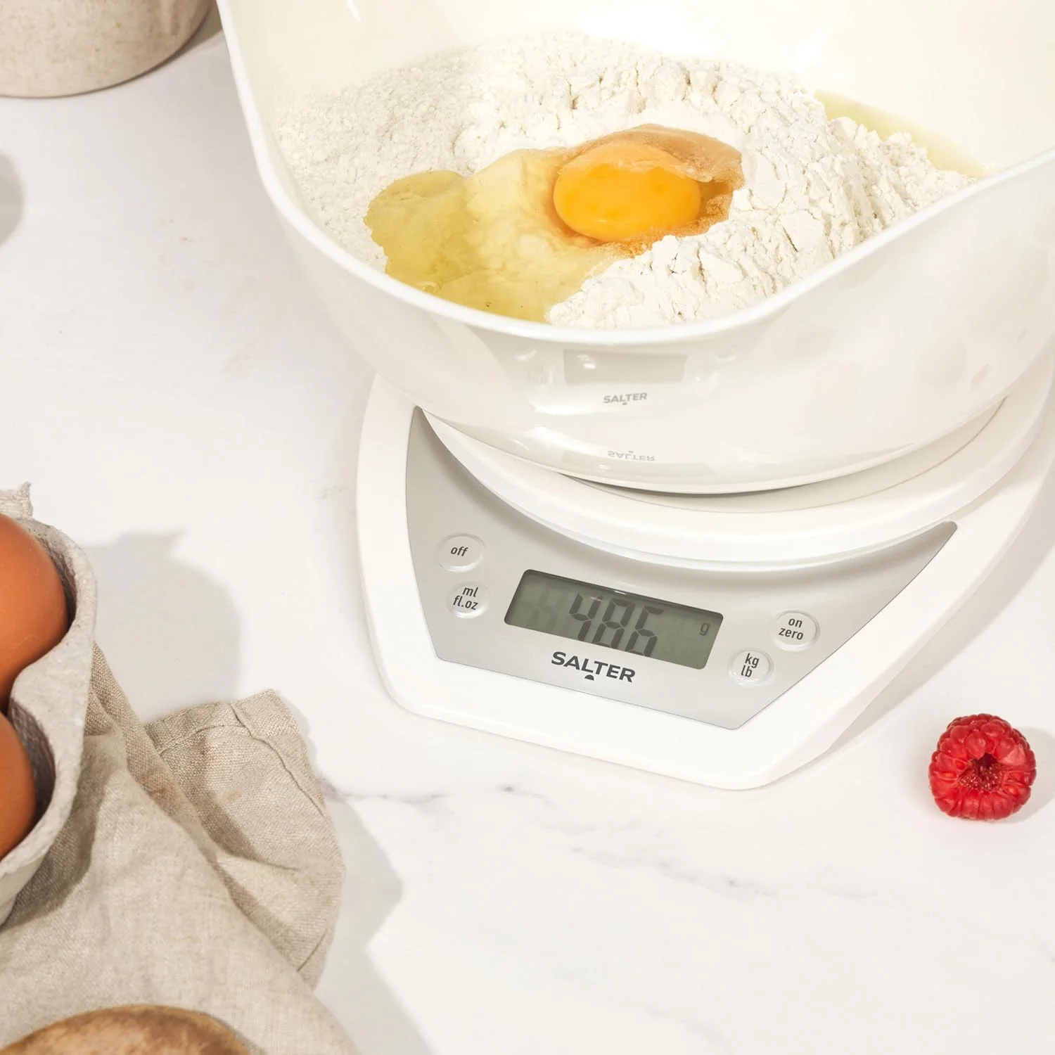 ترازوی آشپزخانه دیجیتال دوگانه Salter 1024 WHDR14 - شامل کاسه مخلوط کن 2 لیتری، دهانه های باریک و پهن برای مواد مرطوب و خشک، اندازه گیری مایعات، افزودن و وزن کردن، صفحه نمایش LCD با خوانایی آسان، ظرفیت 5 کیلوگرم ترازوی آشپزخانه دیجیتال دوگانه Salter 1024 WHDR14 - شامل کاسه مخلوط کن 2 لیتری، دهانه های باریک و پهن برای مواد مرطوب و خشک، اندازه گیری مایعات، افزودن و وزن کردن، صفحه نمایش LCD با خوانایی آسان، ظرفیت 5 کیلوگرم