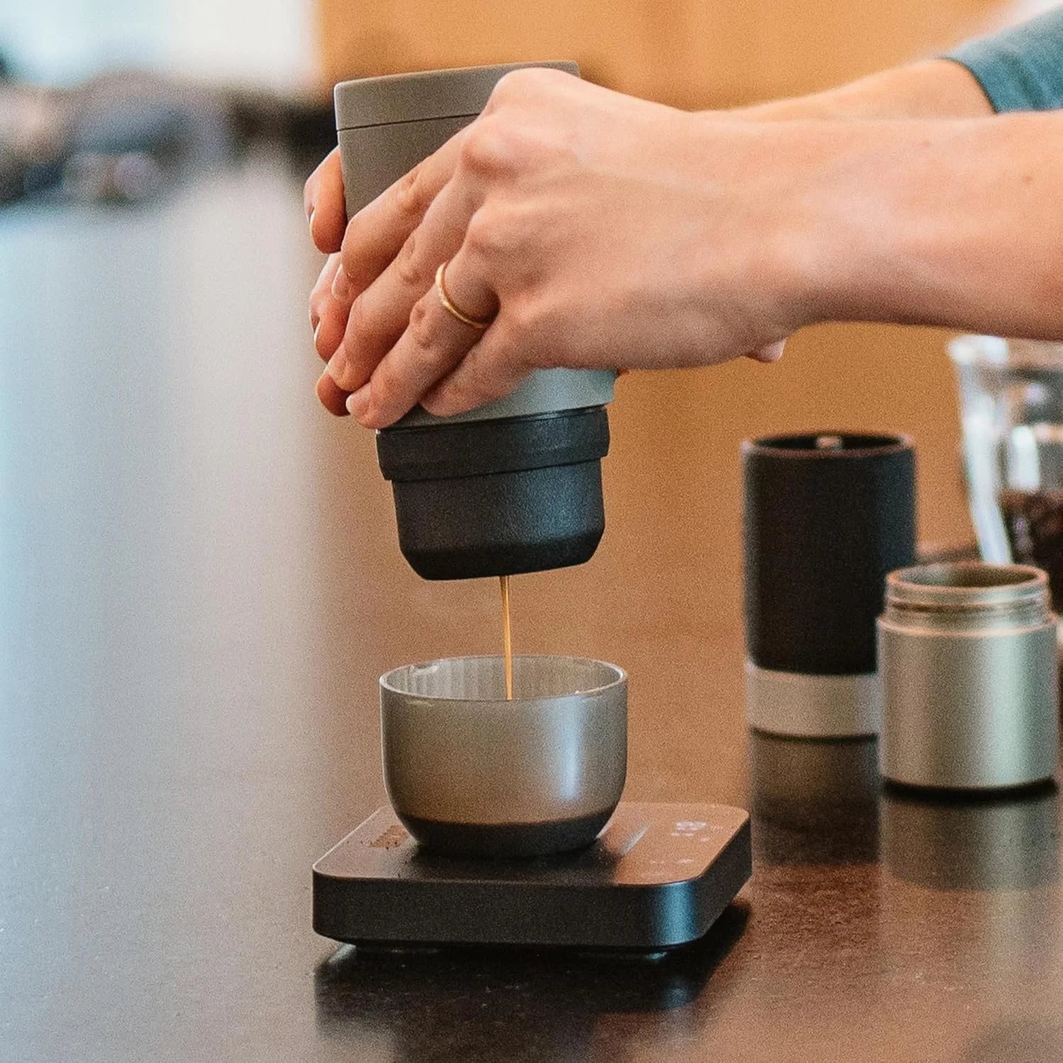 ترازوی قهوه WACACO Exagram Pro با تایمر، ترازوی هوشمند اسپرسو با زمانبندی خودکار، ترازوی دیجیتال کوچک قابل شارژ برای وزنکشی قهوه گرم، اونس و میلیلیتر، ترازوی آشپزخانه مواد غذایی، مشکی ترازوی قهوه WACACO Exagram Pro با تایمر، ترازوی هوشمند اسپرسو با زمانبندی خودکار، ترازوی دیجیتال کوچک قابل شارژ برای وزنکشی قهوه گرم، اونس و میلیلیتر، ترازوی آشپزخانه مواد غذایی، مشکی