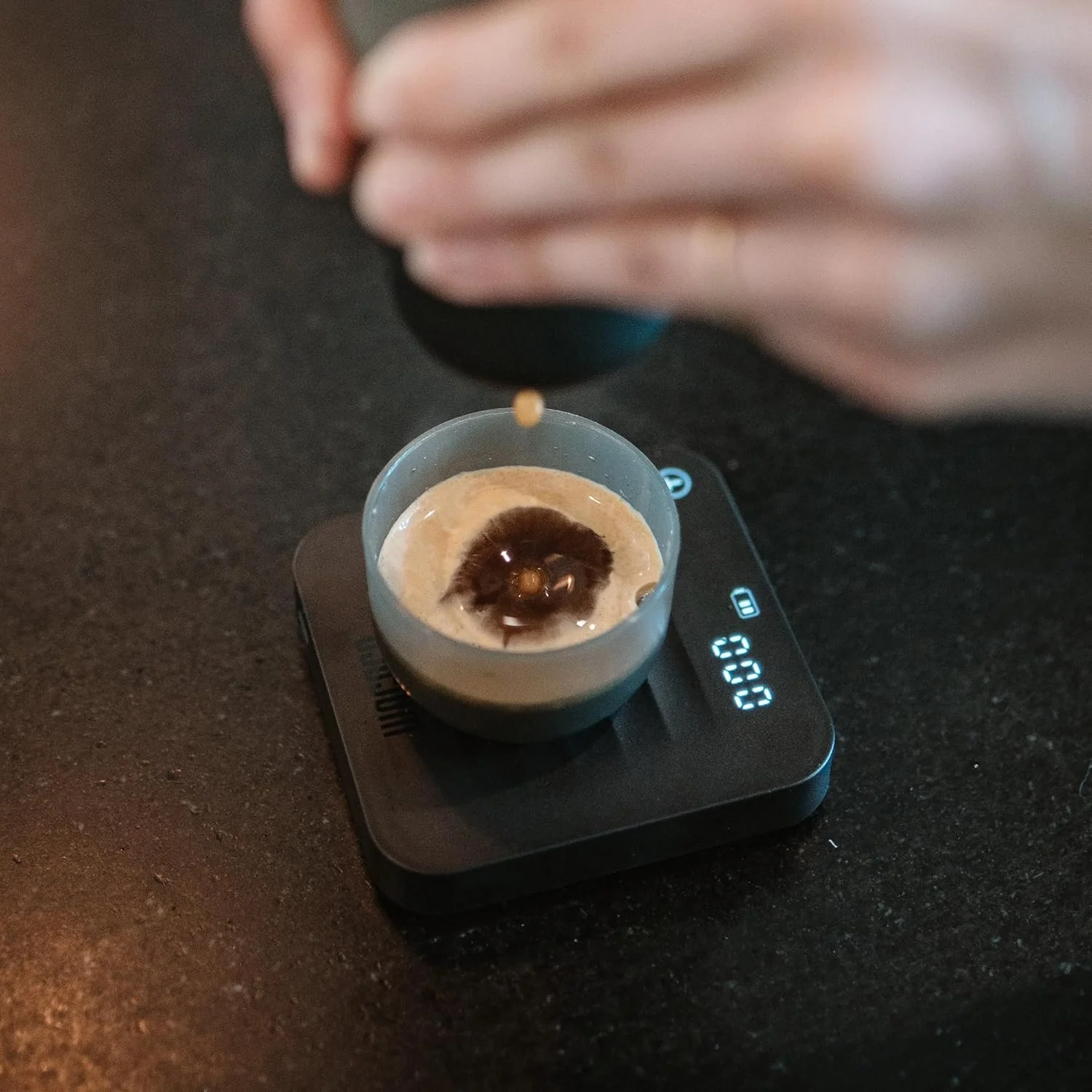 ترازوی قهوه WACACO Exagram Pro با تایمر، ترازوی هوشمند اسپرسو با زمانبندی خودکار، ترازوی دیجیتال کوچک قابل شارژ برای وزنکشی قهوه گرم، اونس و میلیلیتر، ترازوی آشپزخانه مواد غذایی، مشکی ترازوی قهوه WACACO Exagram Pro با تایمر، ترازوی هوشمند اسپرسو با زمانبندی خودکار، ترازوی دیجیتال کوچک قابل شارژ برای وزنکشی قهوه گرم، اونس و میلیلیتر، ترازوی آشپزخانه مواد غذایی، مشکی