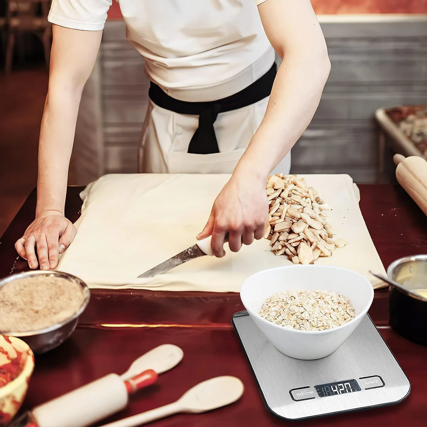 ترازوی آشپزخانه McMola، 5 کیلوگرم/11 پوند، ترازوی دیجیتال چند منظوره با دقت 1 گرم/0.01 اونس - صفحه استیل ضد زنگ با صفحه نمایش LCD دارای نور پس زمینه برای پخت و پز، شیرینی پزی و ارسال مرسولات - نقره ای