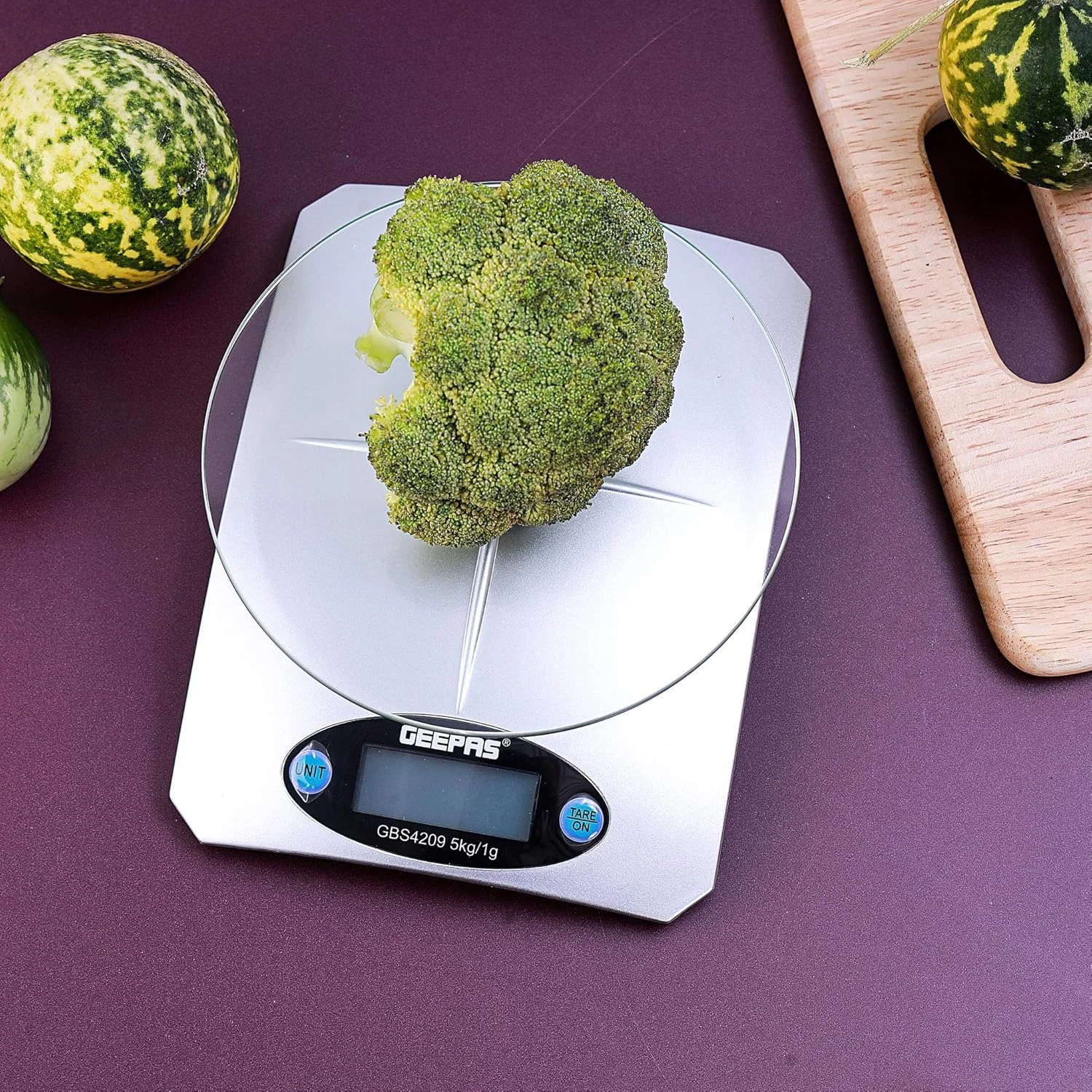 ترازوی آشپزخانه دیجیتال Geepas | ترازوی چند منظوره مواد غذایی با صفحه نمایش دیجیتال با دقت بالا | صفحه نمایش LCD با عملکرد Tare | طراحی فوق العاده باریک، 5 کیلوگرم، نقره ای ترازوی آشپزخانه دیجیتال Geepas | ترازوی چند منظوره مواد غذایی با صفحه نمایش دیجیتال با دقت بالا | صفحه نمایش LCD با عملکرد Tare | طراحی فوق العاده باریک، 5 کیلوگرم، نقره ای
