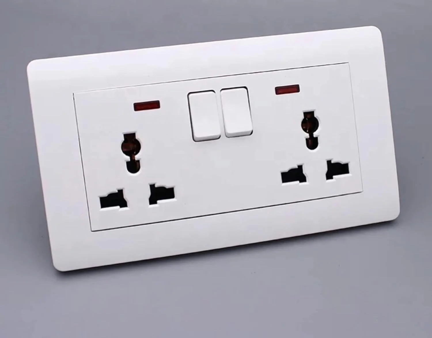 پریز برق دیواری دو قلو یونیورسال 13 آمپر با شاترهای ایمنی، پریز برق دیواری دوگانه با سوئیچ های کنترل جداگانه برای مصارف خانگی، اداری و تجاری پریز برق دیواری دو قلو یونیورسال 13 آمپر با شاترهای ایمنی، پریز برق دیواری دوگانه با سوئیچ های کنترل جداگانه برای مصارف خانگی، اداری و تجاری