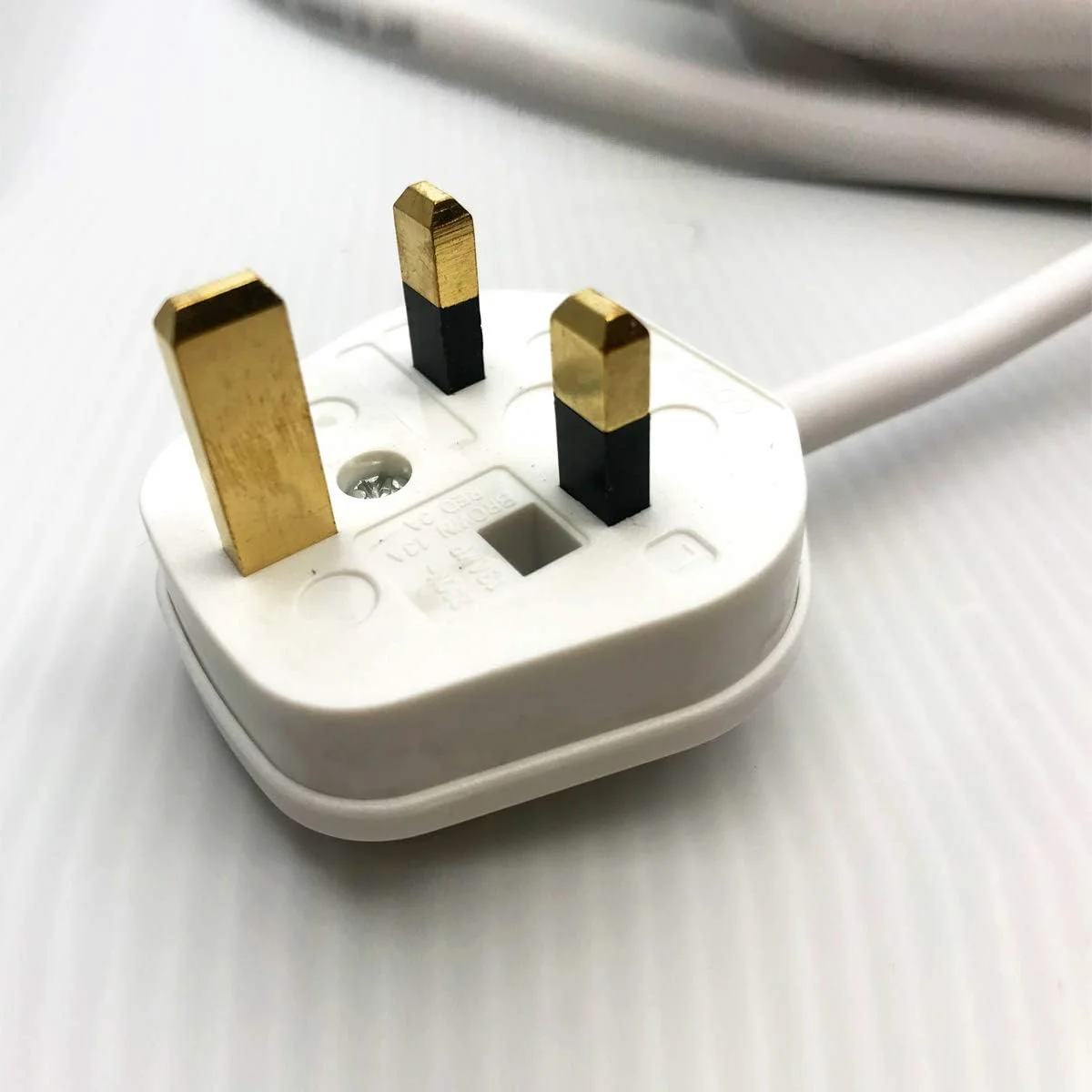 سیم سیار برق نارکن سری E، 4 پریز، سیم 10 متری، محافظ فیوز 13 آمپر با کلید تک پل مجزا و چراغ نشانگر، حداکثر 13 آمپر، 3250 وات، AC 250 ولت