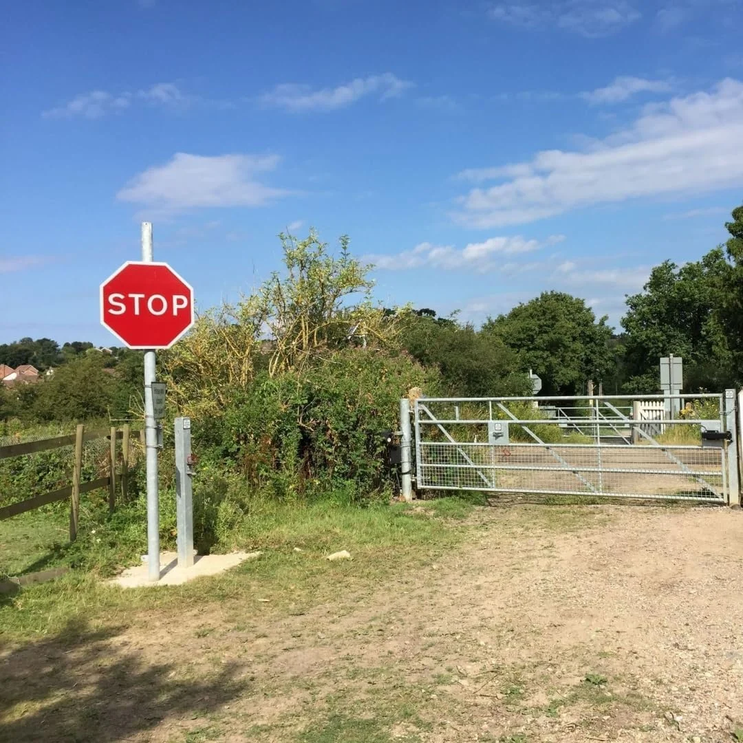 تابلو ایست بزرگ Enjoyist، علامت احتیاط خیابانی، بازتابنده، 60x60 سانتی متر، آلومینیوم ضد زنگ 40 میل، محافظت شده در برابر UV و مقاوم در برابر آب و هوا