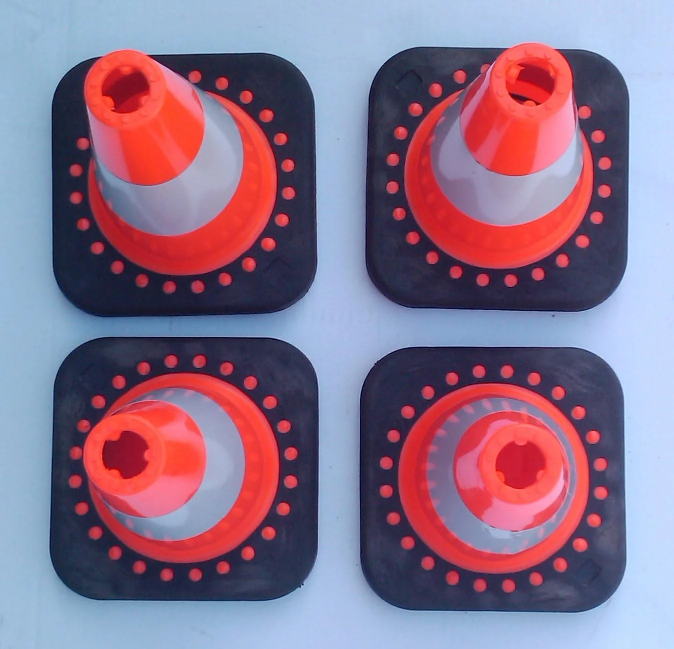 مخروط ترافیکی ایمنی انعطاف پذیر SNS SAFETY LTD مدل TC-30Fx4 ارتفاع 30 سانتی متر (بسته 4 عددی)