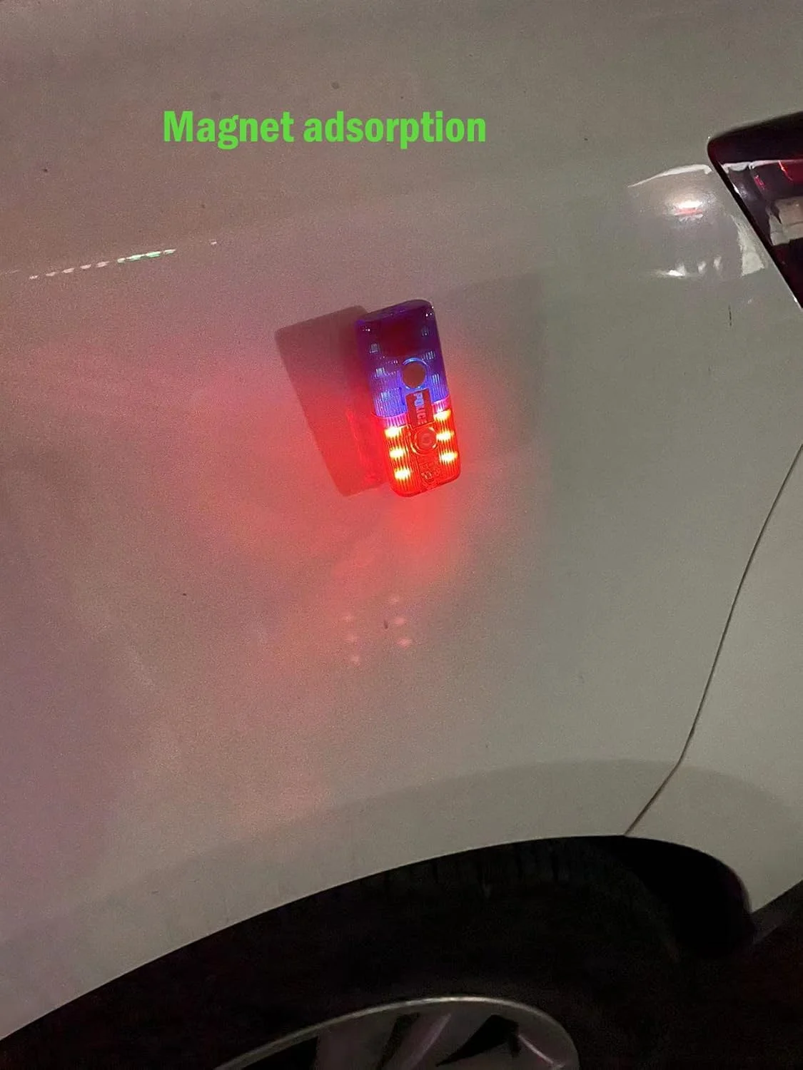 چراغ هشدار دهنده شخصی پلیس با گیره، چراغ شانه ای با سوت الکترونیکی، چراغ قوه و آهنربا برای نجات در فضای باز، راهنمایی ترافیک، گشت های پلیس، دوچرخه سواری، دویدن در شب، ایفای نقش (قرمز/آبی)