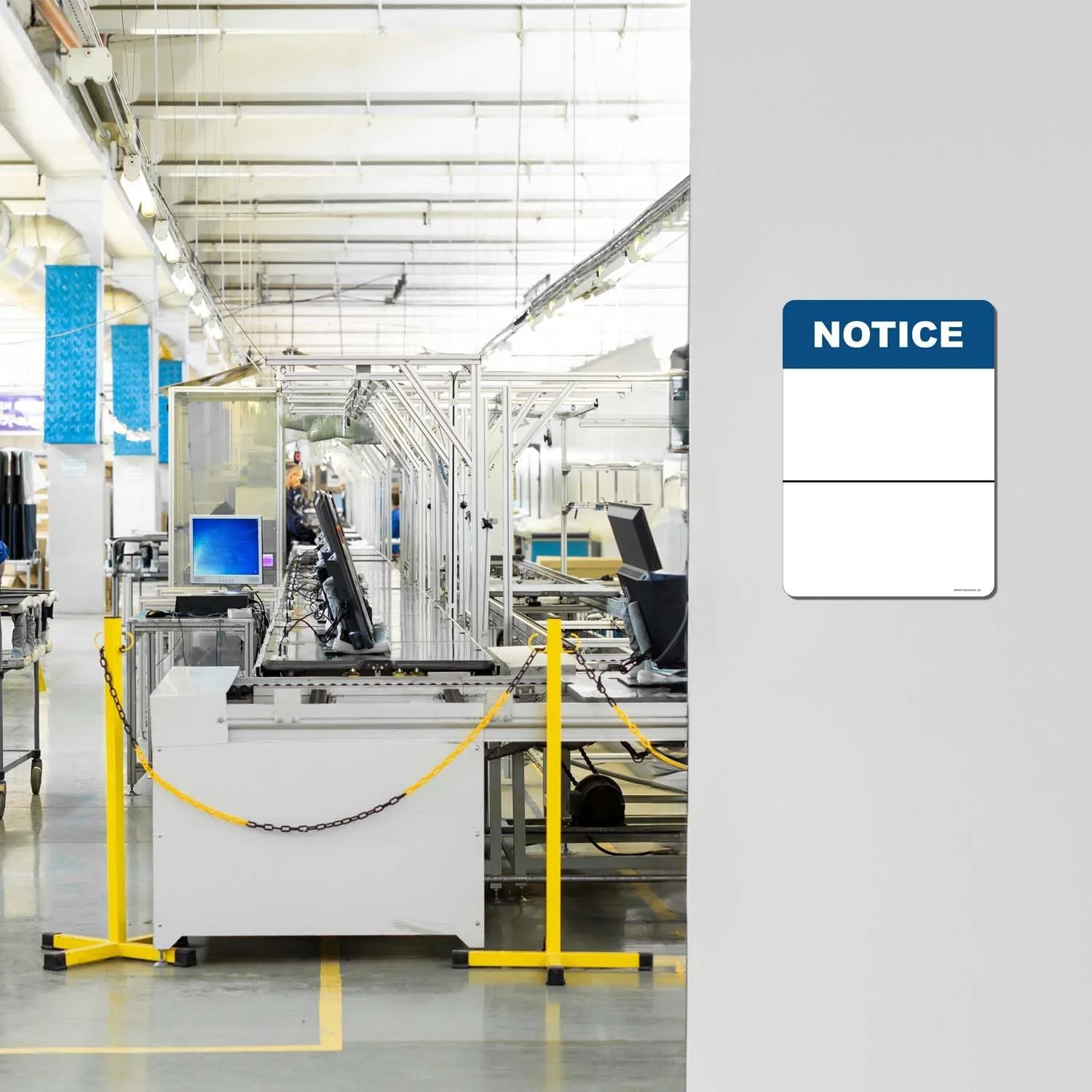 تابلو اعلانات جی - "محدوده ساخت و ساز، استفاده از کلیه تجهیزات حفاظت فردی (PPE) در این قسمت الزامی است: کلاه ایمنی، جلیقه ایمنی، عینک ایمنی، محافظ شنوایی و ..." - تابلوی احتیاط OSHA - اکریلیک - بستر PRT - نصب با نوار چسب