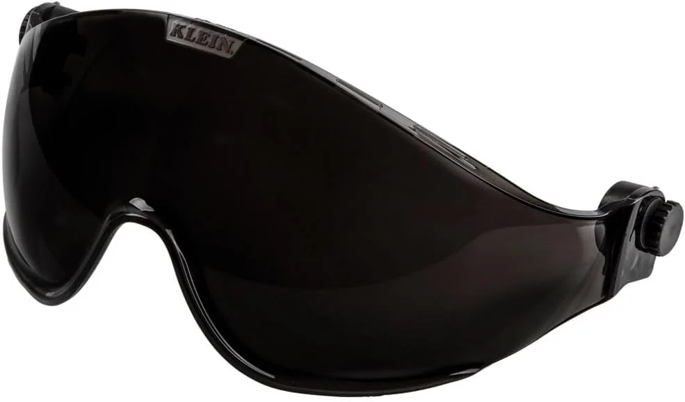 کلاه ایمنی 2 تکه Klein Tools برای ایمنی، راحتی و تناسب بهینه طراحی شده است. طراحی کلاه ایمنی جمع و جور و سبک وزن، با بند چانه، امکان کار راحت در فضاهای محدود و کاربردهای ارتفاعی را فراهم می کند. این نقاب با کیفیت بالا و کم حاشیه، محافظت عالی در برابر ضربه را ارائه می دهد. کلاه ایمنی نوع 1، کلاس C دارای دریچه هایی است که باز و بسته می شوند. سیستم تعلیق 6 نقطه ای و بند چانه برای ثبات و تناسب. نقاب ساخته شده از لنز رنگی با کیفیت بالا. کم حاشیه: طراحی نیمه صورت، برای مطابقت و حفظ طراحی کم حاشیه کلاه ایمنی Klein. ضد مه: پوشش بادوام و موثر از بین نمی رود. حتی با ماسک های گرد و غبار نیز کار می کند. برای بیش از 160 سال، Klein Tools ابزارهای دستی با کیفیت عالی و درجه حرفه ای تولید کرده است که عملکرد، دوام و دقت مورد نیاز برای انجام درست کار را ارائه می دهند. خانواده مهندسان، کارگران و صنعتگران ما همچنان شش نسل تخصص را در هر ابزاری که ایجاد می کنیم، با استفاده از تنها بالاترین کیفیت مواد، کاردستی برتر و نگه داشتن تولید تا حد امکان نزدیک به خانه، قرار می دهند. Klein فقط نام شرکت ما نیست، بلکه نام خانوادگی ما نیز هست. و از آنجایی که ما یک شرکت آمریکایی هستیم که متعلق به خانواده و اداره می شود، می دانید که می توانید روی ما حساب کنید که فردا اینجا خواهیم بود. Klein Tools فقط محصولات عالی نمی سازد، ما محصولات عالی می سازیم که در برابر خواسته های متخصصانی که هر روز از آنها استفاده می کنند، مقاومت می کنند ... از سال 1857.