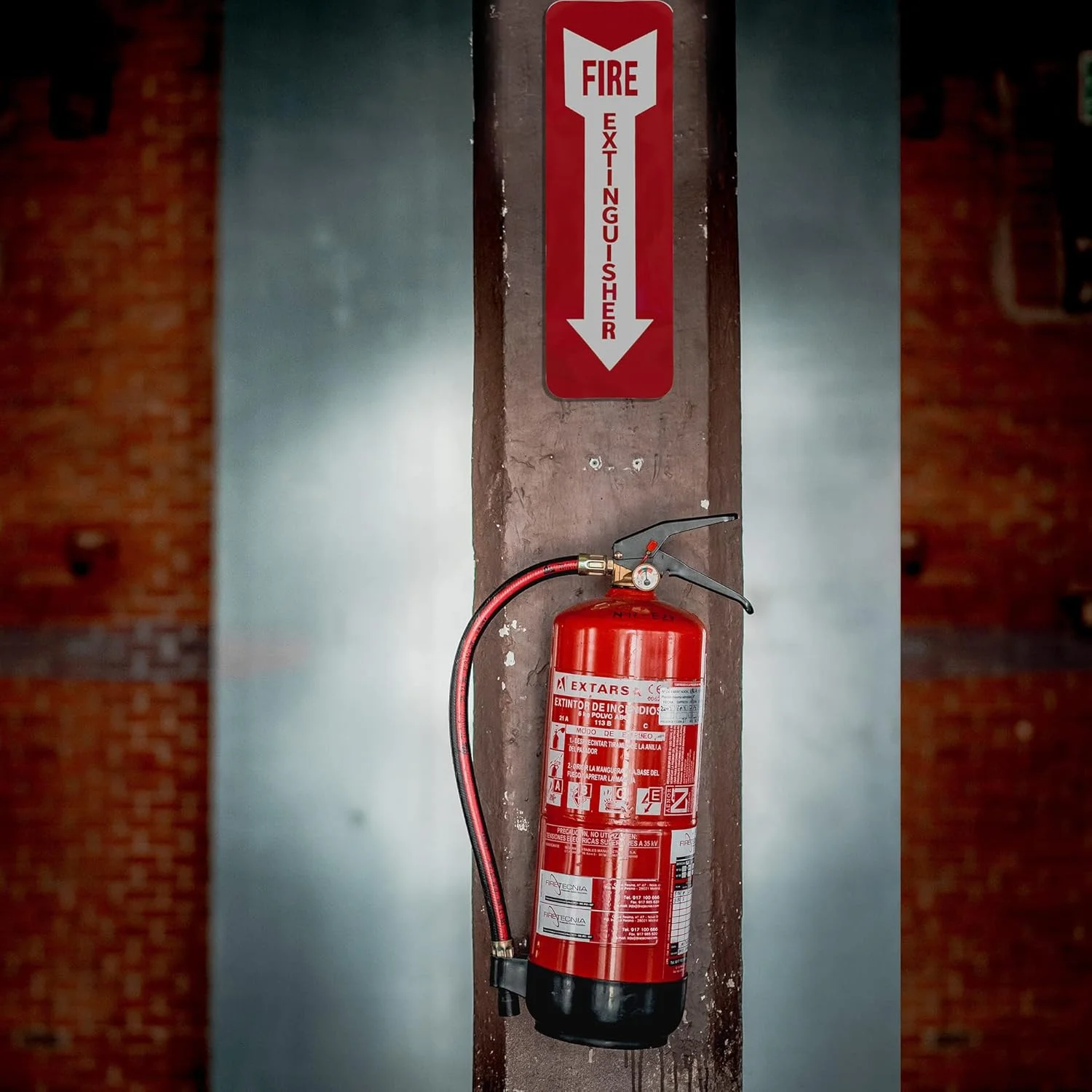 تابلو علامت کپسول آتش نشانی Zimchado، بسته 4 عددی برچسب کپسول آتش نشانی، ضخامت 18 میلی متر بادوام شب تاب - ضد آب و هوا، خود چسب، شب نما و دارای محافظت در برابر اشعه ماوراء بنفش، علائم ایمنی قرمز