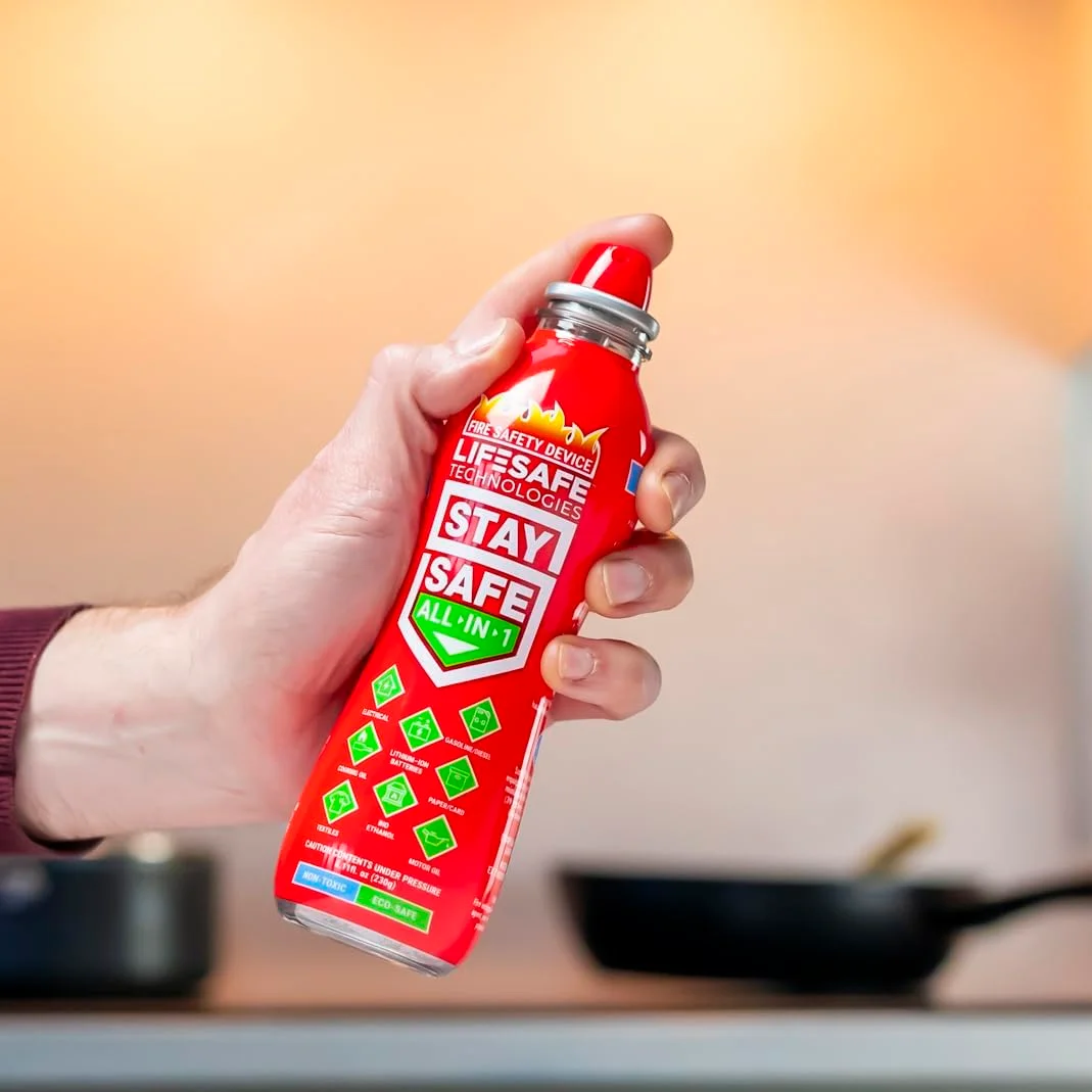 خاموش کننده آتش قابل حمل همه کاره StaySafe از LifeSafe Technologies - جمع و جور و آسان برای استفاده در خانه، آشپزخانه، ماشین، گاراژ و قایق - غیر سمی و سازگار با محیط زیست - مبارزه با 10 نوع آتش سوزی