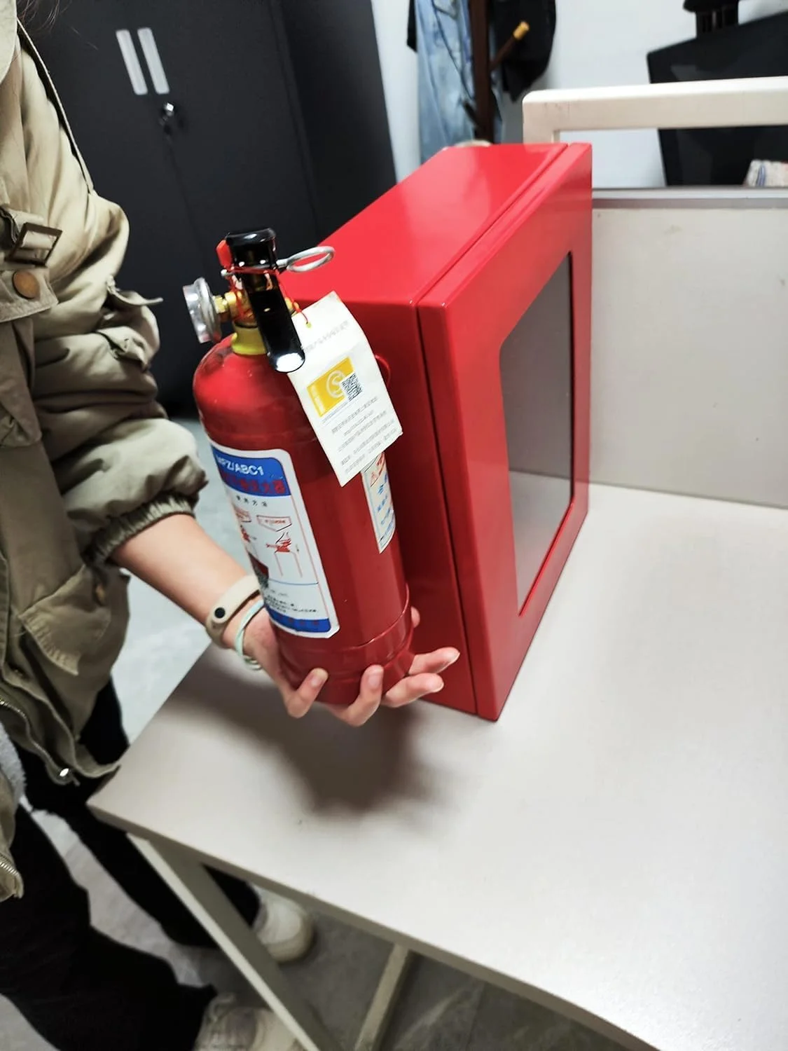 ISOP Fire evacuation station Large - Red box for fire protection items - with hook for fire blanket and fire extinguisher - 36 * 29 * 17 cm - Cabinet RED