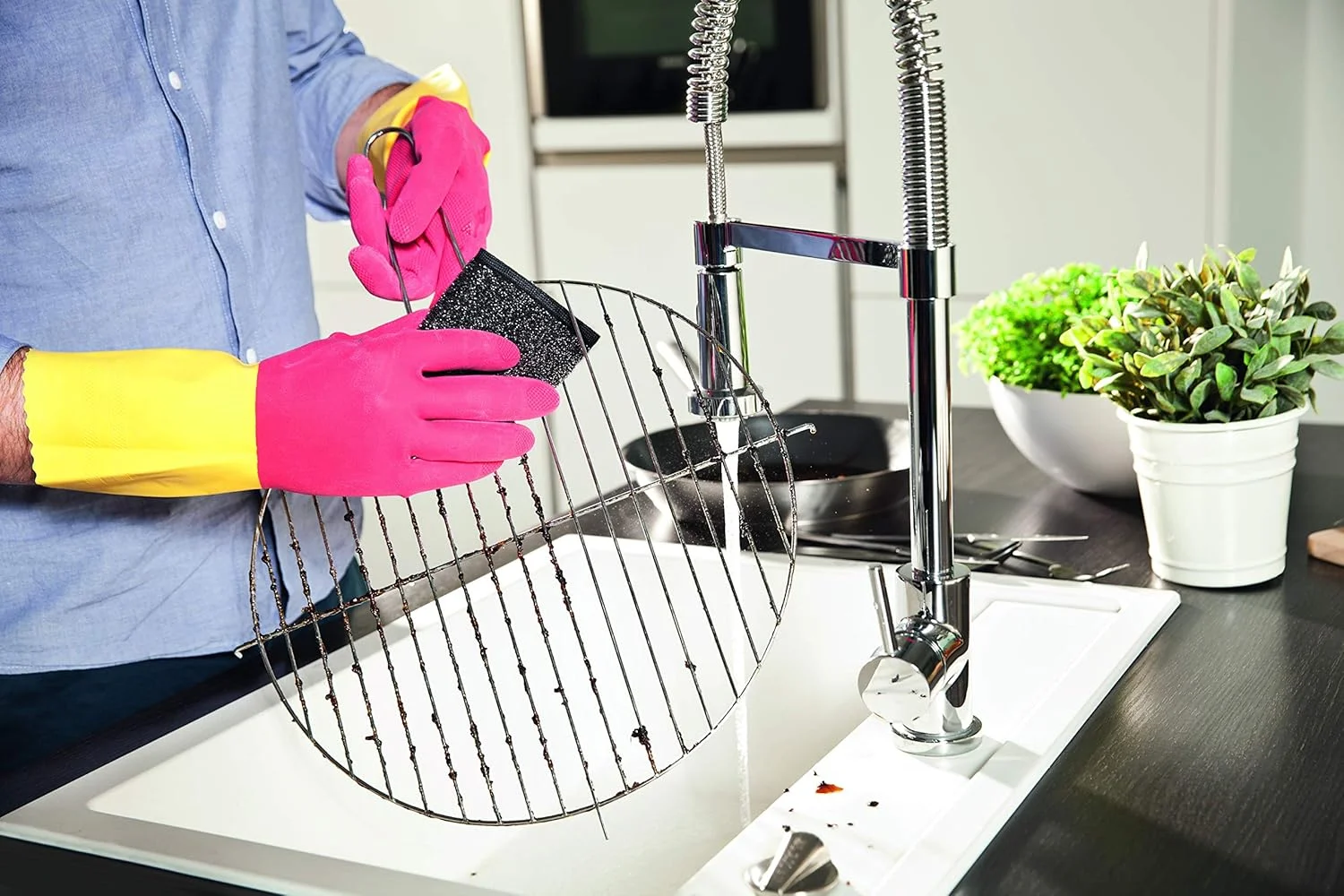 دستکش لاستیکی مقاوم Vileda (محافظ) سایز L، قابل استفاده مجدد، آستر Comfort Plus، لاتکس و نئوپرن، سنگین، سایز بزرگ، قرمز و زرد (1 جفت در هر بسته) دستکش لاستیکی مقاوم Vileda (محافظ) سایز L، قابل استفاده مجدد، آستر Comfort Plus، لاتکس و نئوپرن، سنگین، سایز بزرگ، قرمز و زرد (1 جفت در هر بسته)