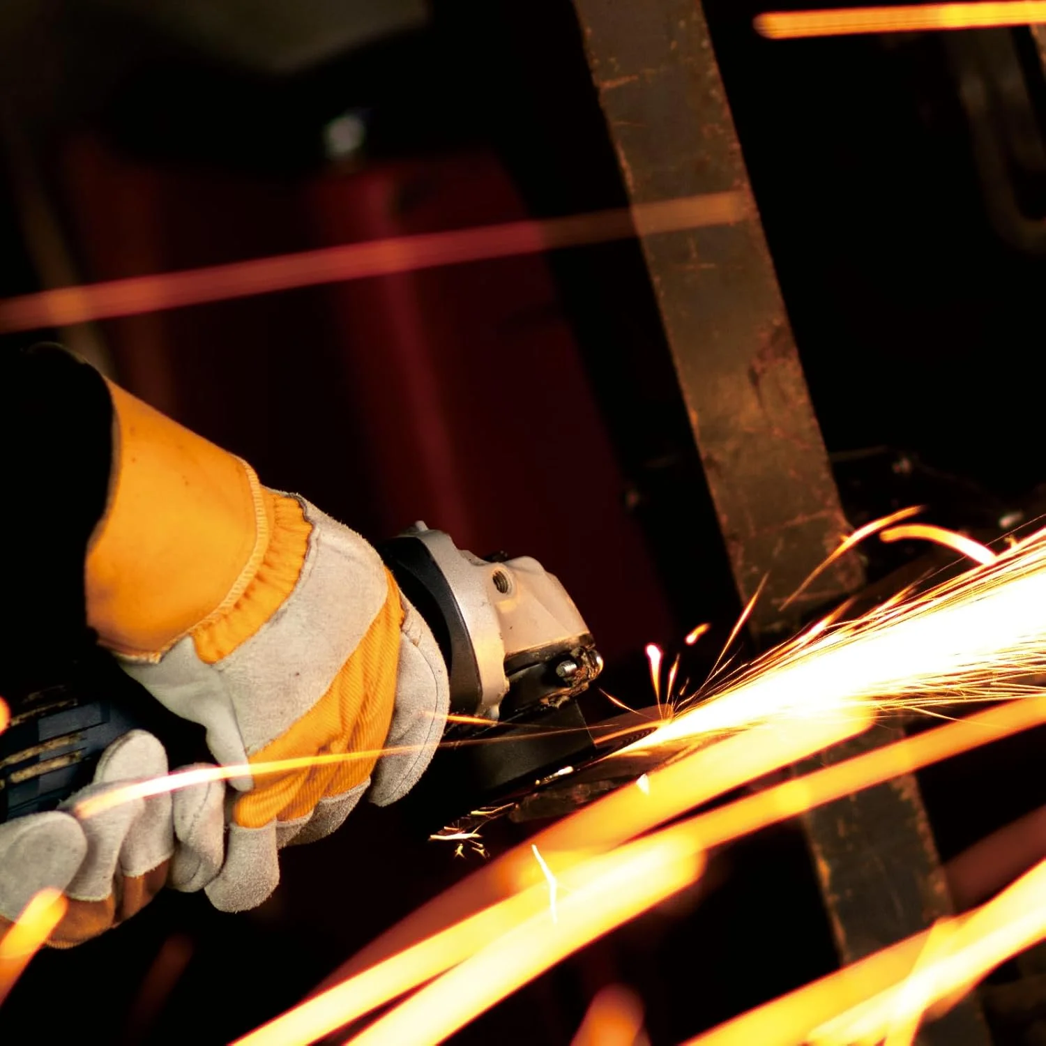 دستکش کار چرمی Weldas®، کف دست چرم ممتاز، انگشت شست بالدار و برش گان، ساق ایمنی لاستیکی سنگین به طول 7.5 سانتی متر، زرد، 10-2209