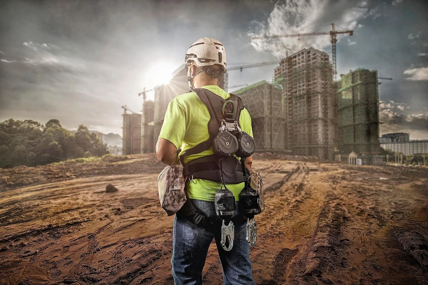 کلاه ایمنی محافظ MSA V-Gard H1، سبک وزن، راحت، قابل تنظیم، محافظت بالا، مشکی، جنس پلی اتیلن با چگالی بالا 52-64 سانتی متر کلاه ایمنی محافظ MSA V-Gard H1، سبک وزن، راحت، قابل تنظیم، محافظت بالا، مشکی، جنس پلی اتیلن با چگالی بالا 52-64 سانتی متر