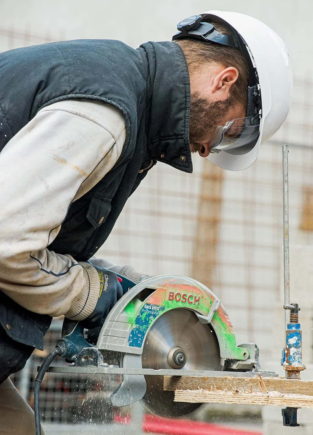 کلاه ایمنی حرفه ای MSA V-Gard 930 | مطابق با استاندارد DIN EN397 | دارای تهویه و کنترل چرخشی Fasttrack | شامل نقاب محافظ / عینک ایمنی یکپارچه