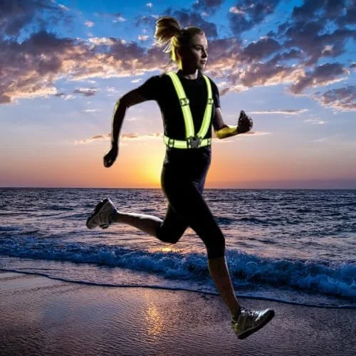 جلیقه ایمنی بازتابنده نور برای دویدن، دوچرخه سواری و پیاده روی | جلیقه دید بالا با بندهای قابل تنظیم | سبک وزن | الاستیک | مناسب برای آقایان، خانم ها و کودکان - تجهیزات ایمنی شب و روز جلیقه ایمنی بازتابنده نور برای دویدن، دوچرخه سواری و پیاده روی | جلیقه دید بالا با بندهای قابل تنظیم | سبک وزن | الاستیک | مناسب برای آقایان، خانم ها و کودکان - تجهیزات ایمنی شب و روز