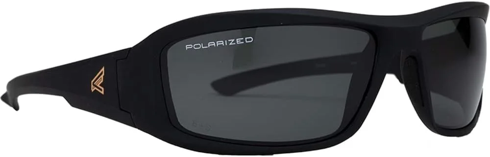 عینک ایمنی آفتابی پلاریزه Edge TXB236 Brazeau، ضد خش، ضد لغزش، UV 400، درجه نظامی، مطابق با ANSI/ISEA و MCEPS، عرض 12.8 سانتی متر، فریم مشکی مات با لوگوی قرمز E / لنز دودی