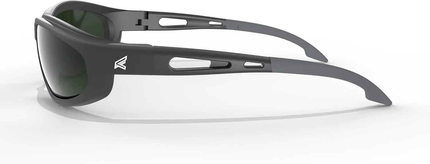 عینک ایمنی دورپیچ EDGE Dakura، ضد خش، ضد لغزش، UV 400، درجه نظامی، مطابق با ANSI/ISEA و MCEPS، عرض 5.04 اینچ، فریم مشکی / لنز جوشکاری متوسط IR5 عینک ایمنی دورپیچ EDGE Dakura، ضد خش، ضد لغزش، UV 400، درجه نظامی، مطابق با ANSI/ISEA و MCEPS، عرض 5.04 اینچ، فریم مشکی / لنز جوشکاری متوسط IR5