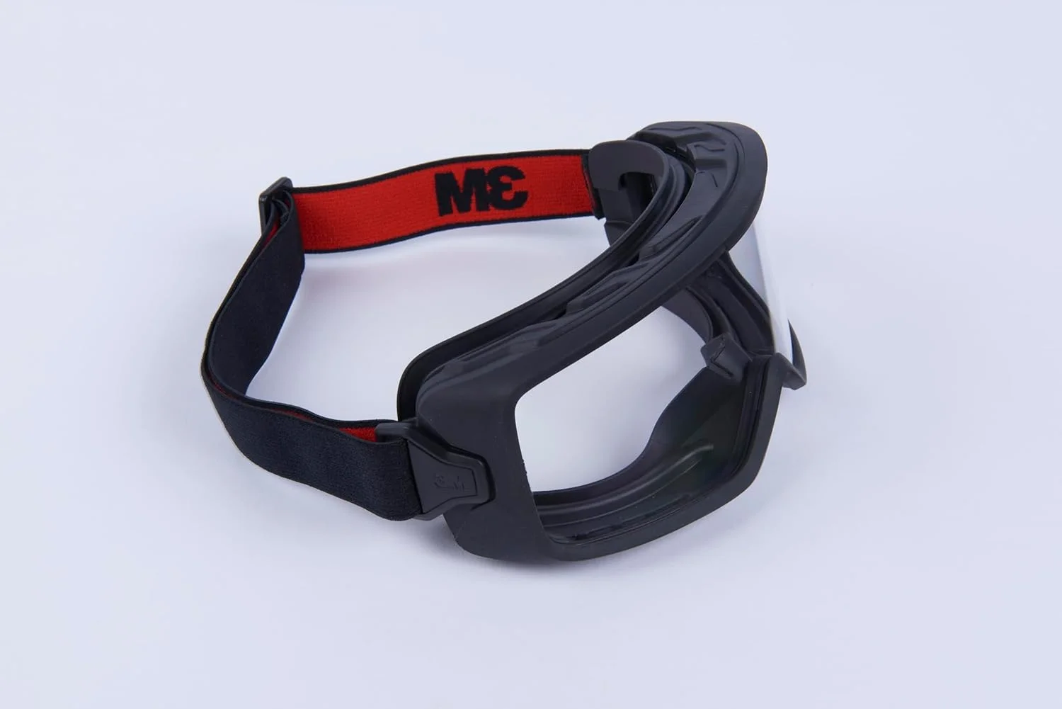 عینک محافظ چشم 3M مدل GoggleGear سری 3000، لنز شفاف Scotchgard ضد بخار/ضد خش، بند پارچه ای ممتاز، پوشش TPV، یک جفت، GG3301-SGAF، ANSI Z87.1، CSA Z94.3، دارای رتبه D3 D4 عینک محافظ چشم 3M مدل GoggleGear سری 3000، لنز شفاف Scotchgard ضد بخار/ضد خش، بند پارچه ای ممتاز، پوشش TPV، یک جفت، GG3301-SGAF، ANSI Z87.1، CSA Z94.3، دارای رتبه D3 D4