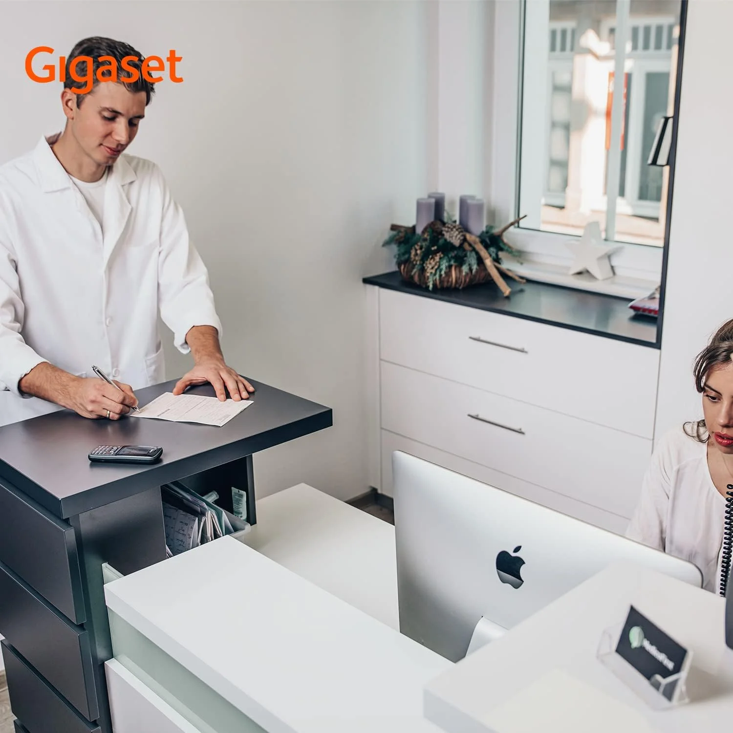 تلفن بی سیم تجاری DECT گیگاست SL800H PRO با صفحه نمایش رنگی بزرگ، کیفیت صدای عالی، بلوتوث و LED برای نمایش بصری تماس، زغالی تلفن بی سیم تجاری DECT گیگاست SL800H PRO با صفحه نمایش رنگی بزرگ، کیفیت صدای عالی، بلوتوث و LED برای نمایش بصری تماس، زغالی