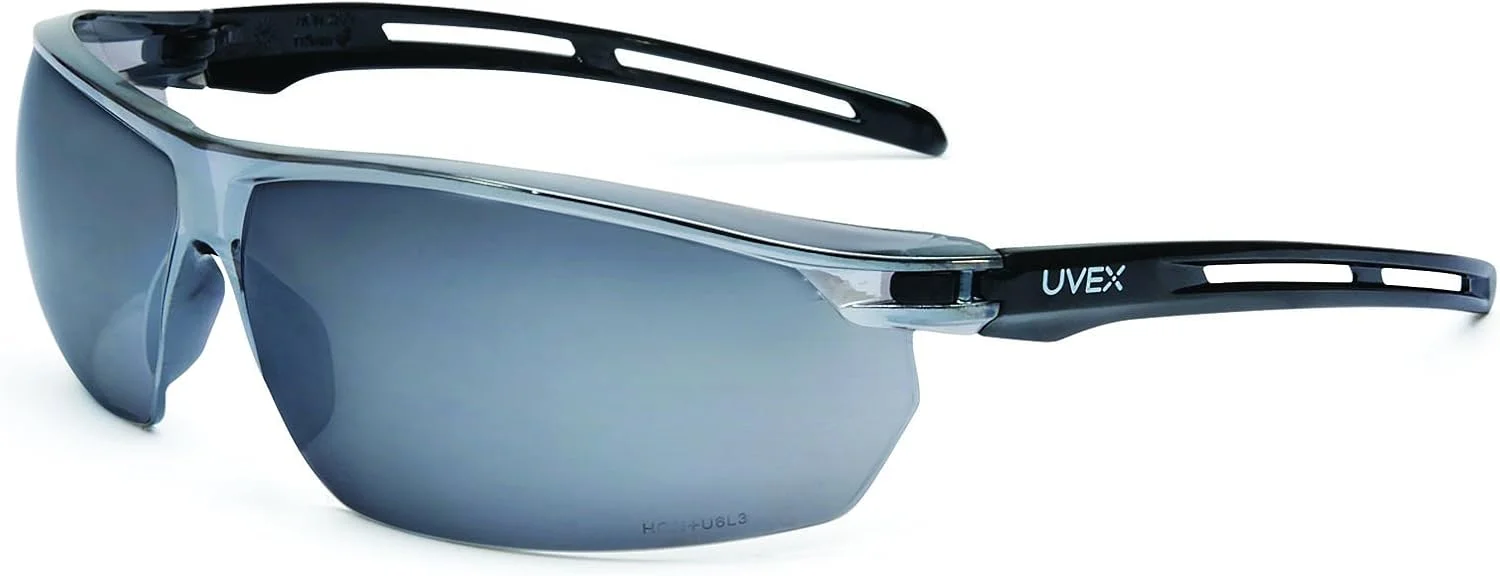 عینک ایمنی یووکس مدل S4043 Tirade با فریم مشکی، لنز آینه‌ای نقره‌ای و پوشش ضد بخار Uvextra