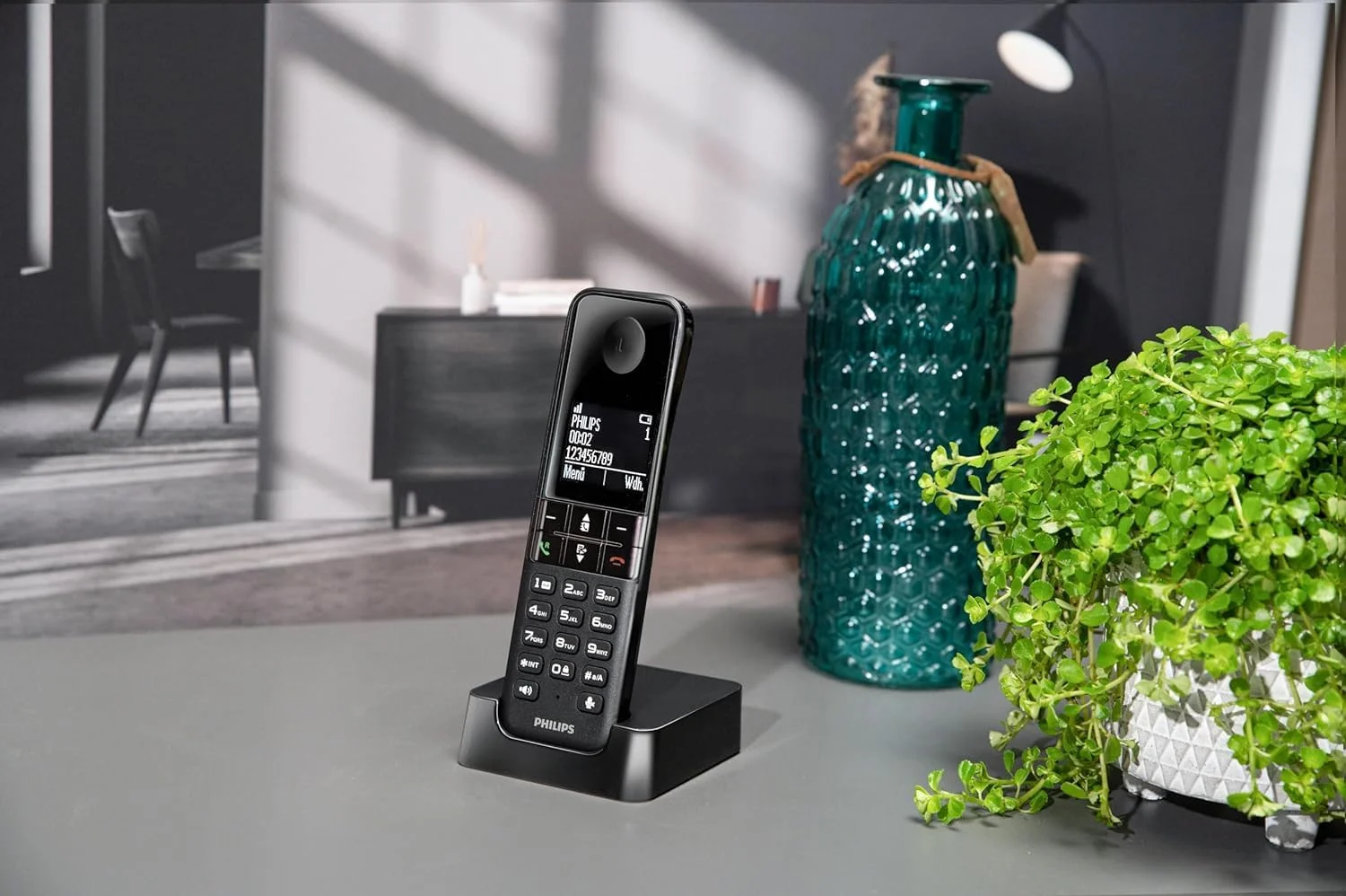تلفن بی سیم DECT فیلیپس مدل D4701B با 16 ساعت مکالمه، صفحه نمایش 4.6 سانتی متری و قابلیت مکالمه هندزفری تلفن بی سیم DECT فیلیپس مدل D4701B با 16 ساعت مکالمه، صفحه نمایش 4.6 سانتی متری و قابلیت مکالمه هندزفری