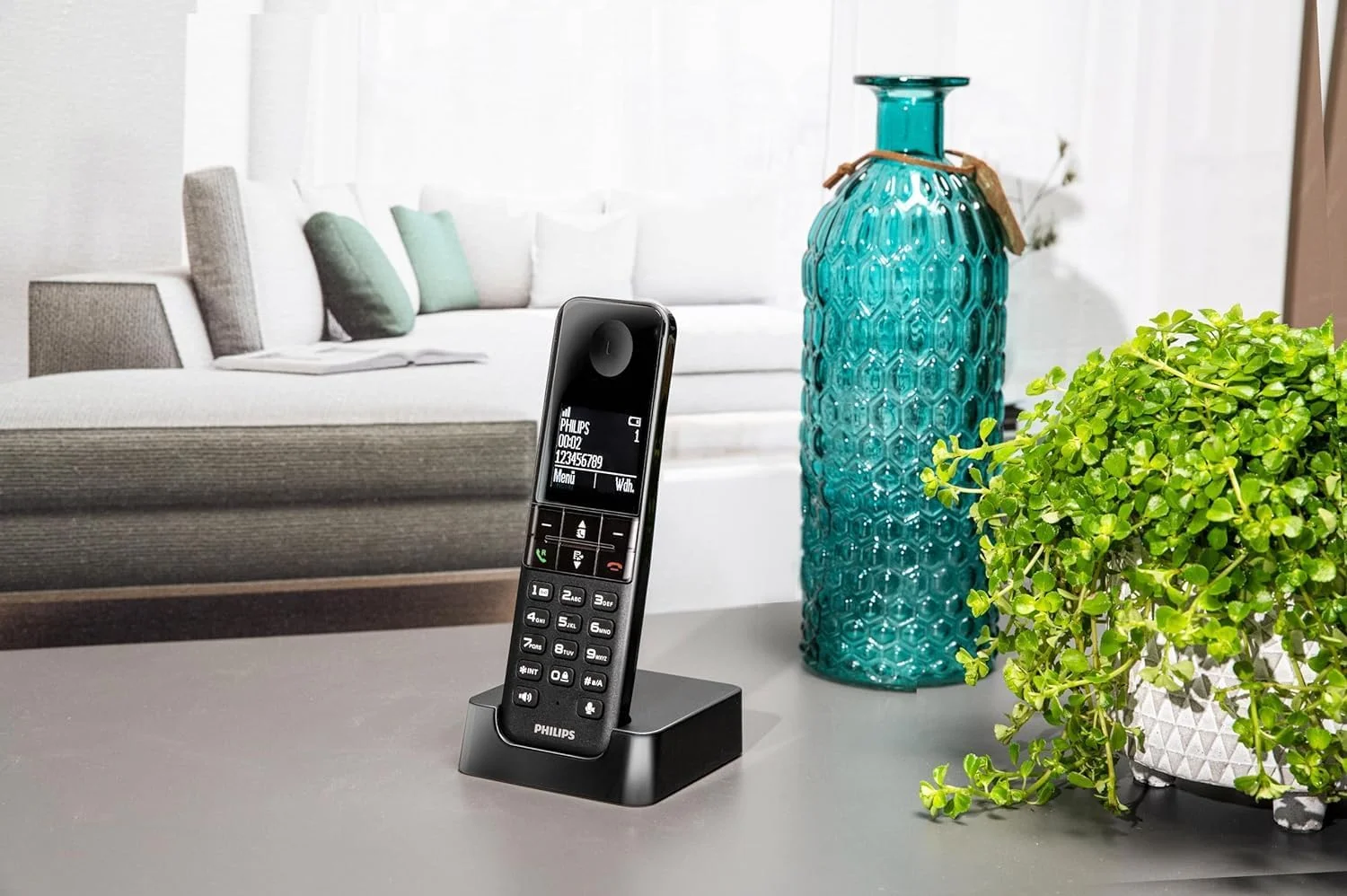 تلفن بی سیم DECT فیلیپس مدل D4701B با 16 ساعت مکالمه، صفحه نمایش 4.6 سانتی متری و قابلیت مکالمه هندزفری تلفن بی سیم DECT فیلیپس مدل D4701B با 16 ساعت مکالمه، صفحه نمایش 4.6 سانتی متری و قابلیت مکالمه هندزفری