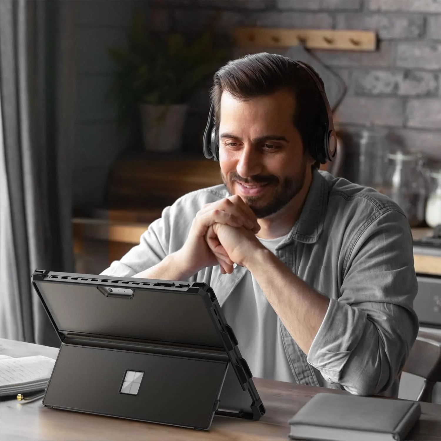 کیف محافظ MoKo برای مایکروسافت Surface Pro 7 Plus/Pro7/Pro 6/Pro 5/Pro 4/ LTE - کاور مقاوم و همه کاره با نگهدارنده قلم، پایه تاشو، سازگار با کیبورد Type Cover، مشکی مات کیف محافظ MoKo برای مایکروسافت Surface Pro 7 Plus/Pro7/Pro 6/Pro 5/Pro 4/ LTE - کاور مقاوم و همه کاره با نگهدارنده قلم، پایه تاشو، سازگار با کیبورد Type Cover، مشکی مات