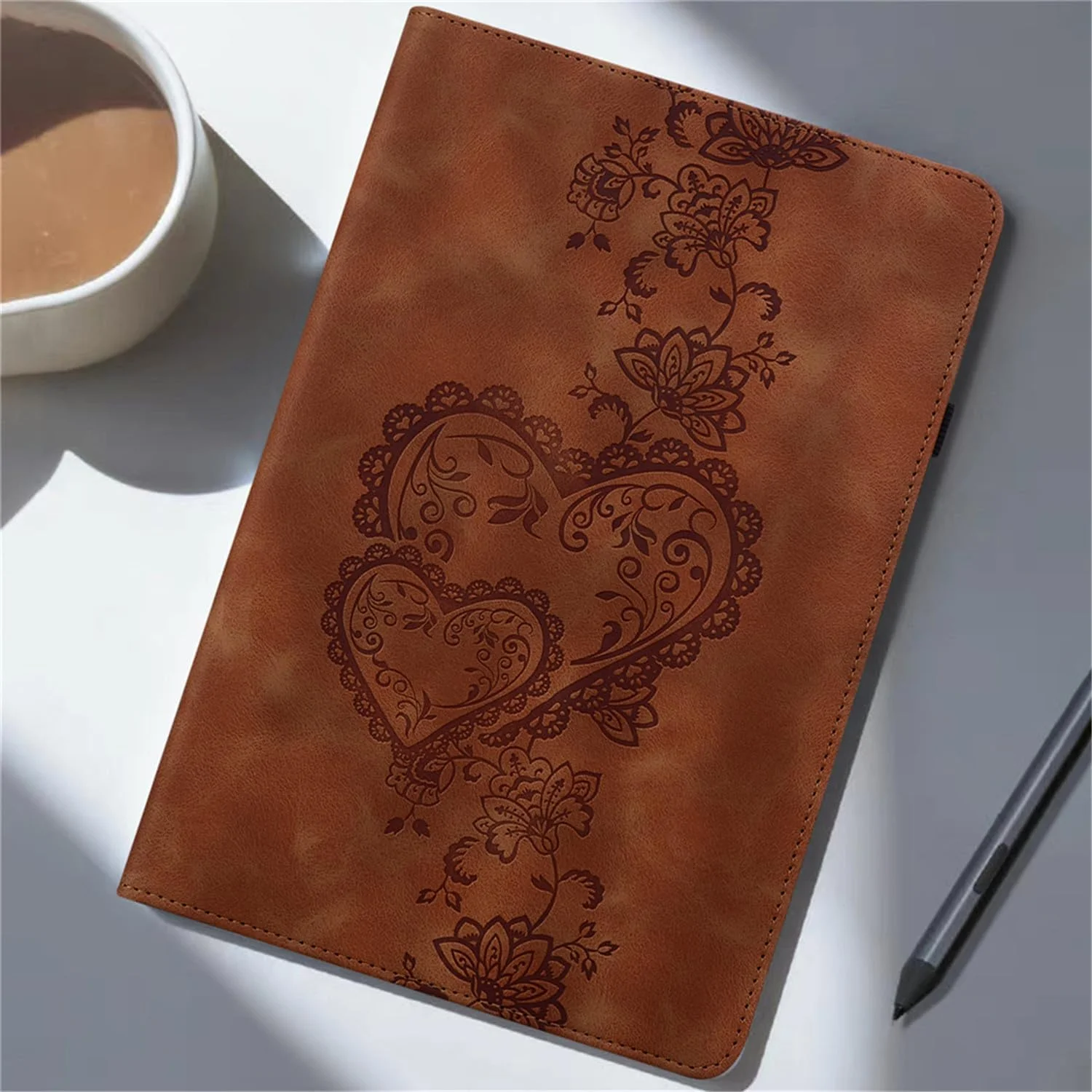 کیف تبلت HYAEcase مناسب برای لنوو تب M10 (نسل 3) TB-328FU /TB-328XU (2022) 10.1 اینچ، جلد تاشو چرمی PU ممتاز با نگهدارنده قلم و زوایای دید چندگانه و جای کارت (قهوه ای)