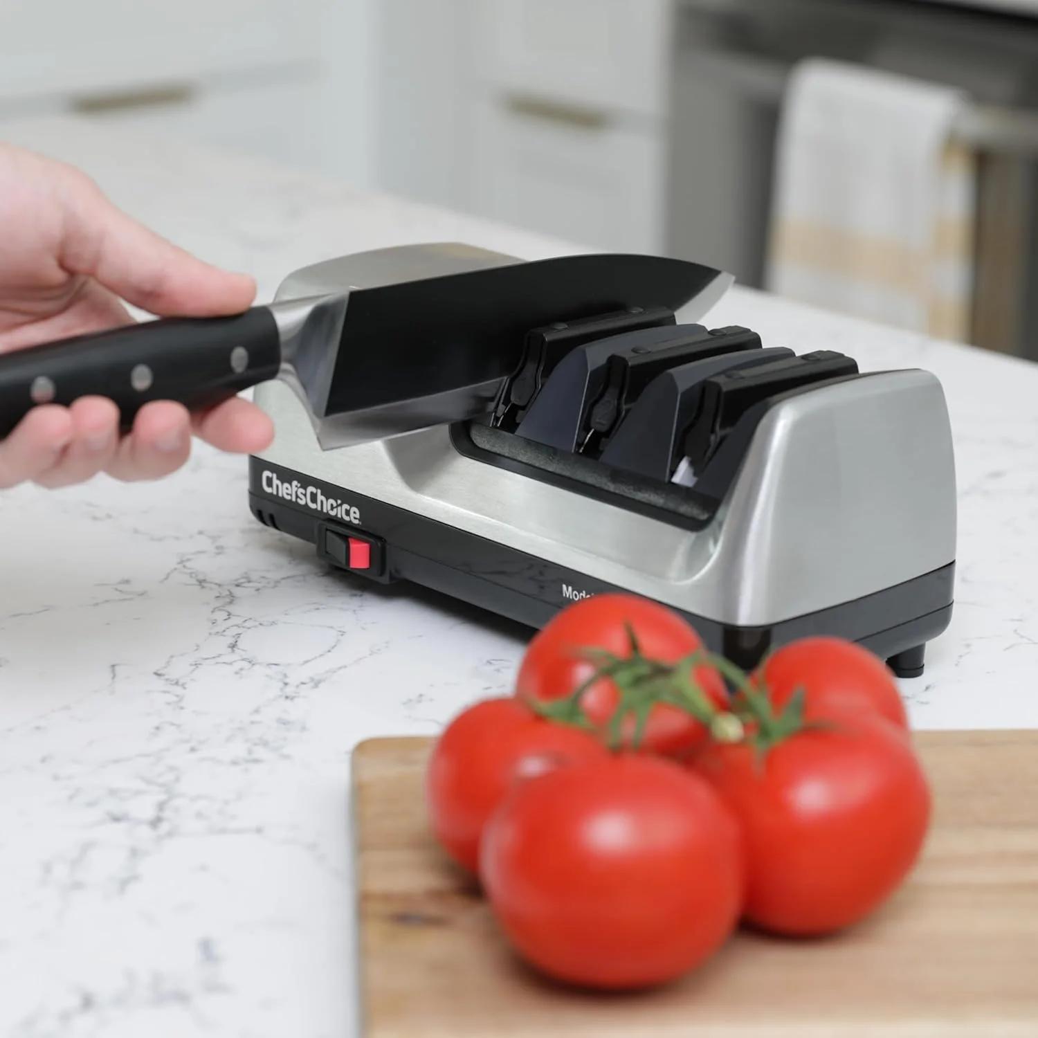 چاقو تیزکن برقی حرفه ای Chef’sChoice Trizor 15XV برای چاقوهای آشپزخانه با سنگ های الماس و راهنمای زاویه دقیق، 75db، 3 شکاف، خاکستری - تصویر 3 چاقو تیزکن برقی حرفه ای Chef’sChoice Trizor 15XV برای چاقوهای آشپزخانه با سنگ های الماس و راهنمای زاویه دقیق، 75db، 3 شکاف، خاکستری - تصویر 3